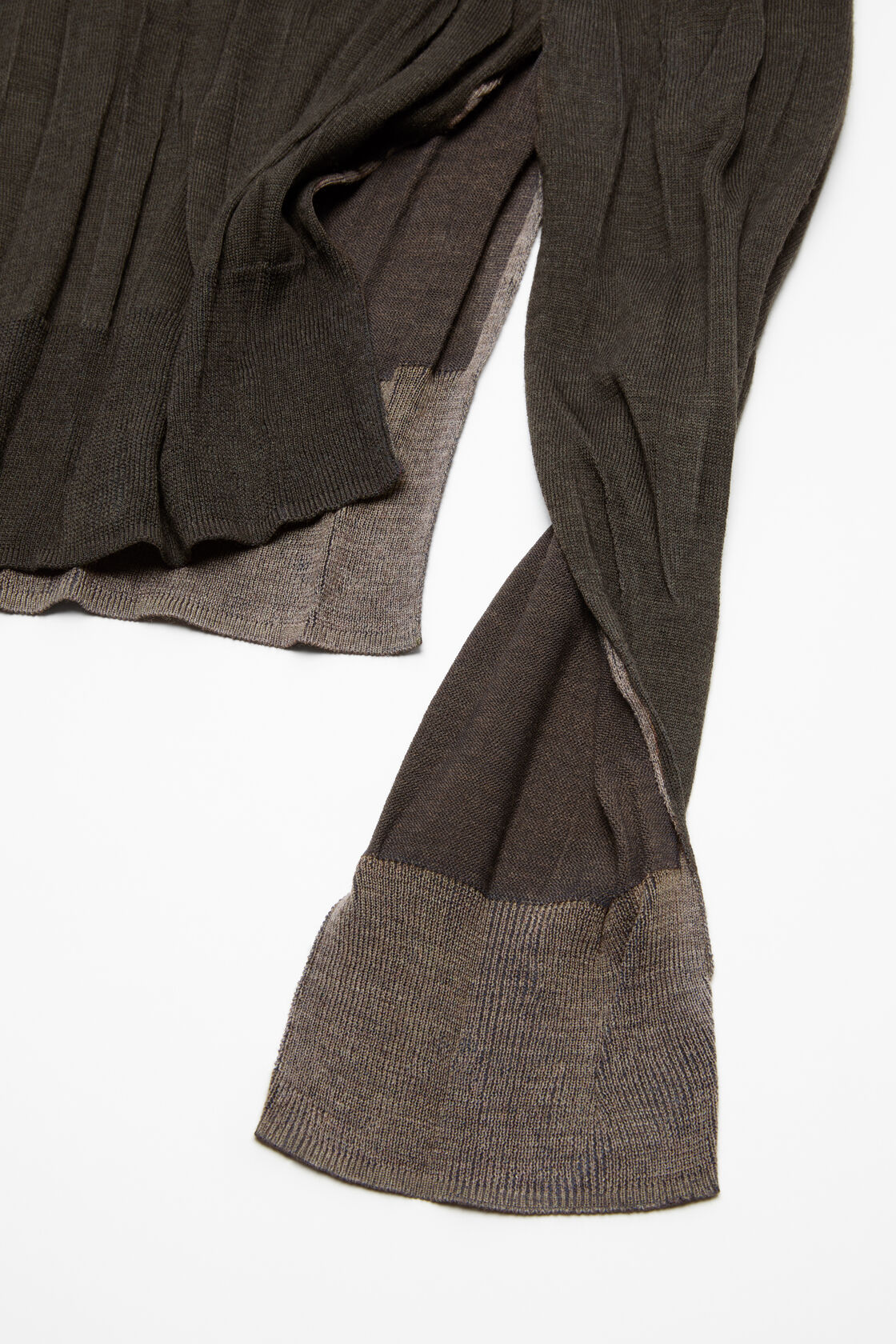 Wrinkled v-neck sweater, Brown/grey, 2000x