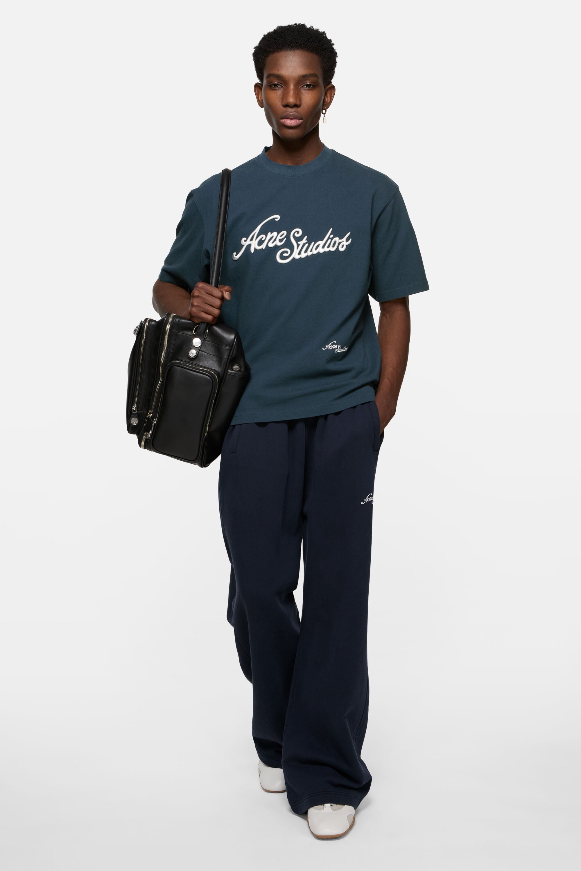 今期 25SS Acne Studios バックロゴパッチ クルーネックTシャツ Acne Studios - ロゴTシャツ - フィットデザイン - フェイデッドブラック