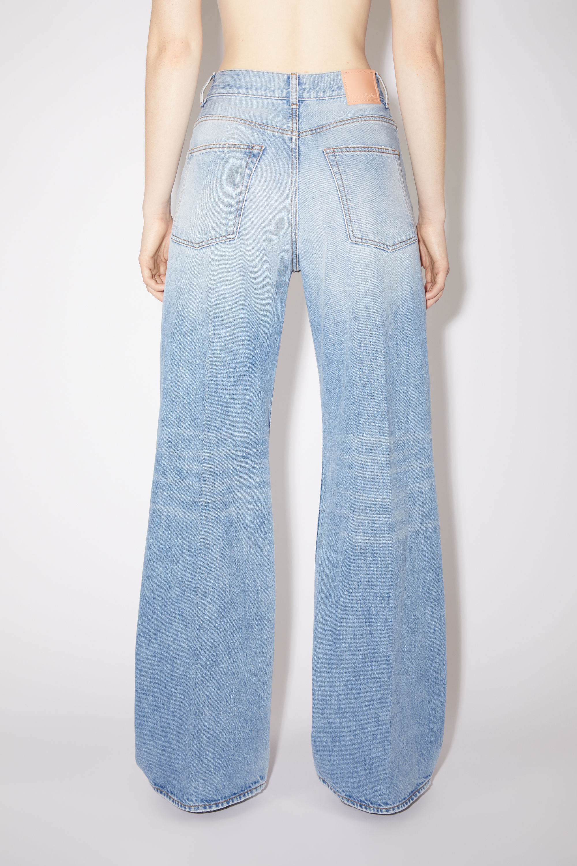 Relaxed fit jeans - 2022