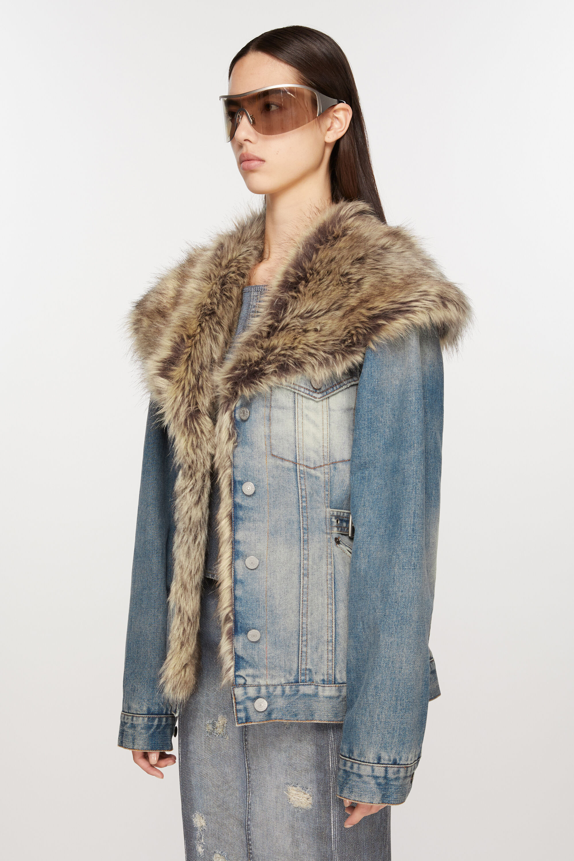 20 Women Outfits With Fur Collar Denim Jackets - Styleoholic
