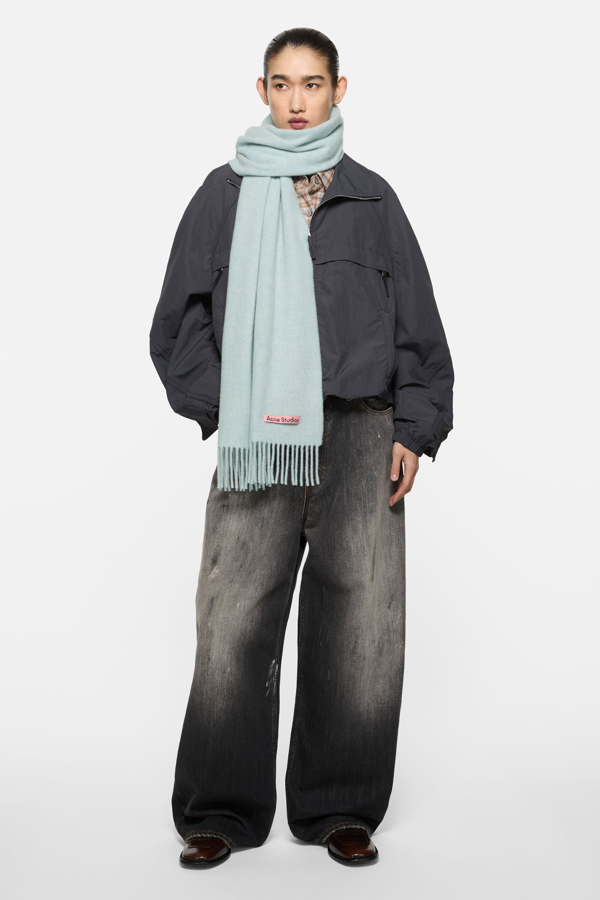 Acne Studios グレー ウールマフラー 200x45cm 美品 Acne Studios ウールマフラー グレー 200 x 45 cm Acne Studios
