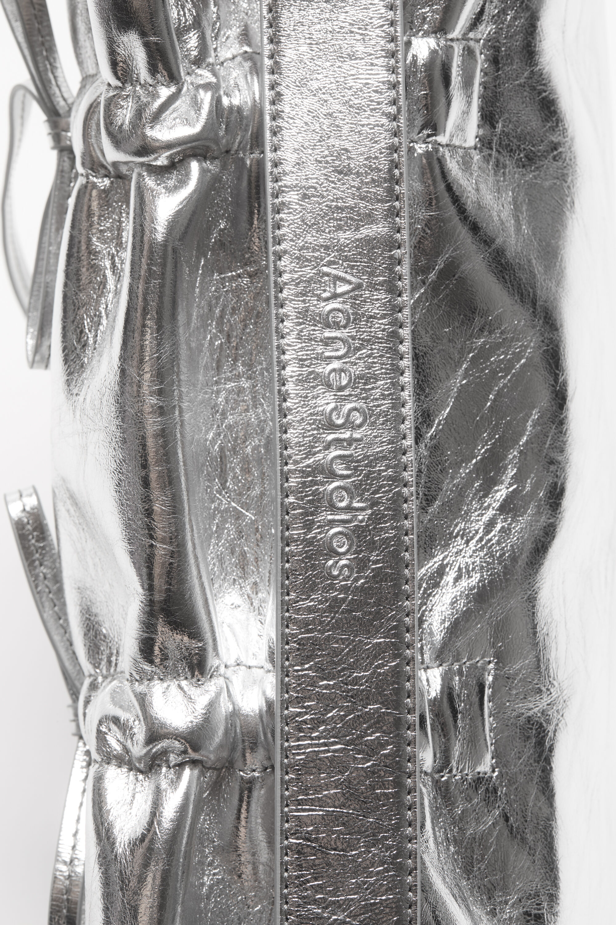 Acne Studios シルバー ハンドバッグ Acne Studios シルバー ハンドバッグ - メルカリ