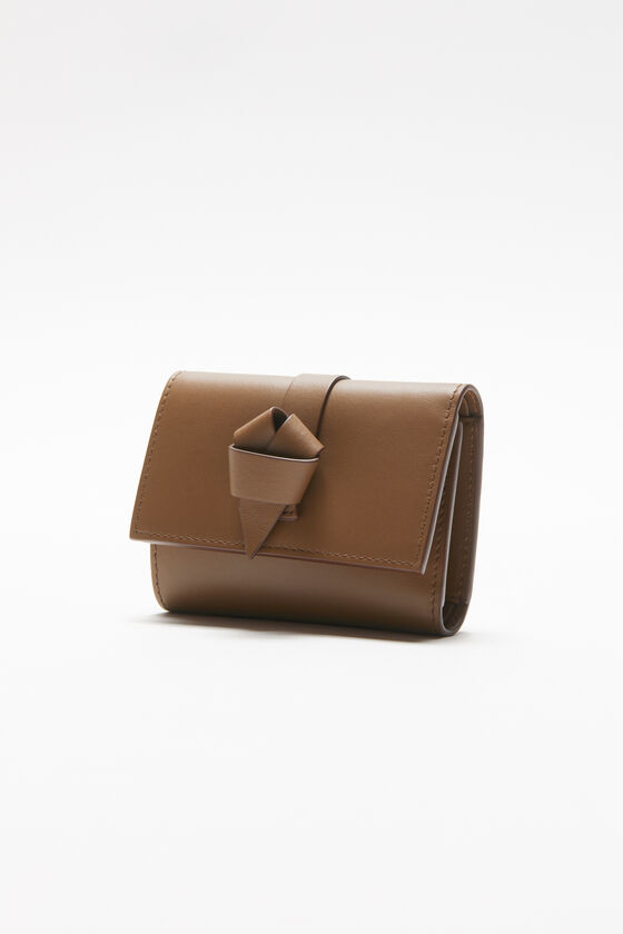 Acne Studios - Musubi folded wallet - Camel brown 
