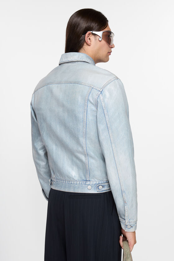 Denim jacket - Regular cropped fit, Light blue, 2000x