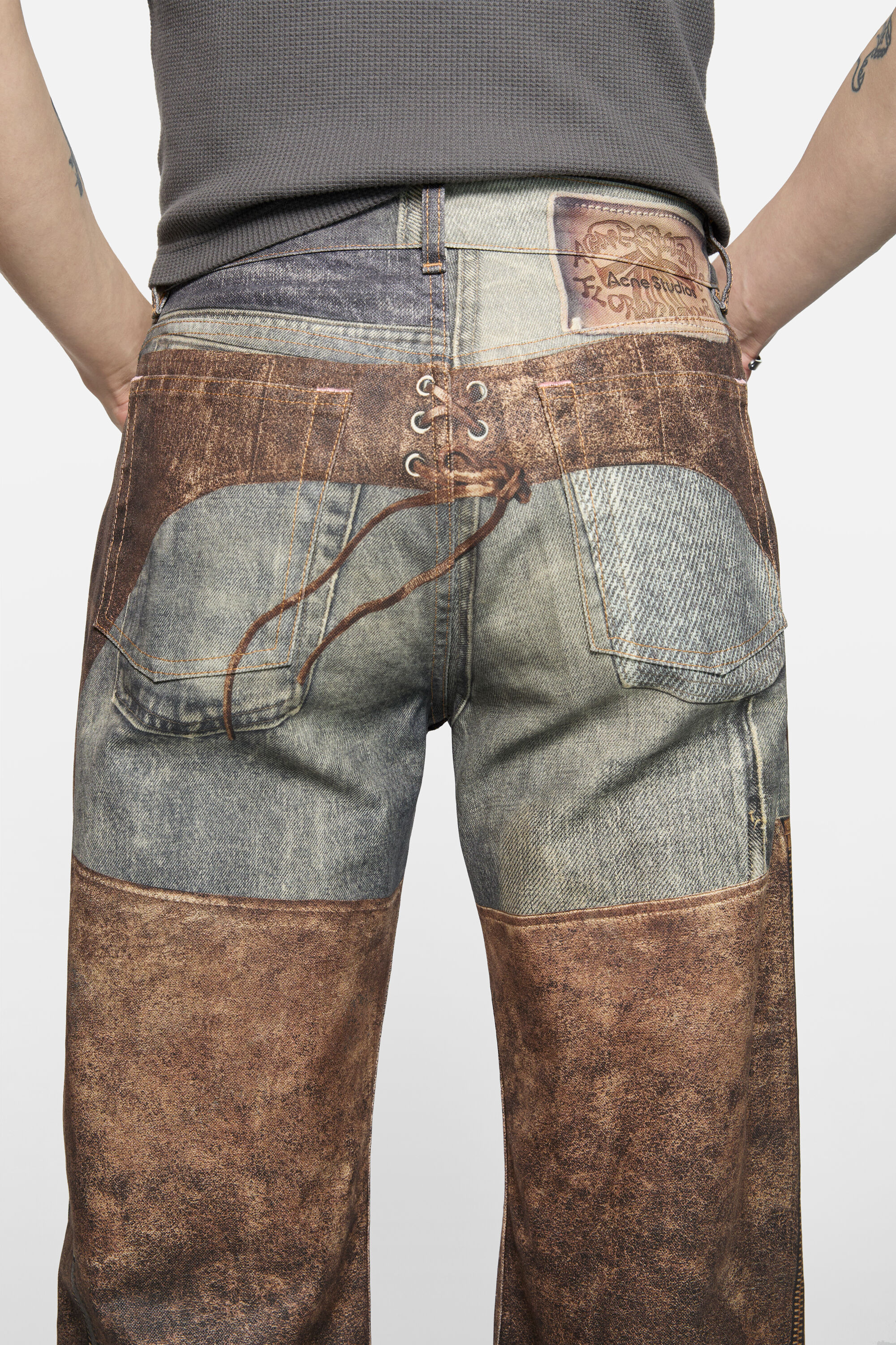 パンツ Acne Studios 2022 Moth Brown Denim SOLD) A pair of Autumn Winter 2022 Acne Studios 'Moth' Distressed