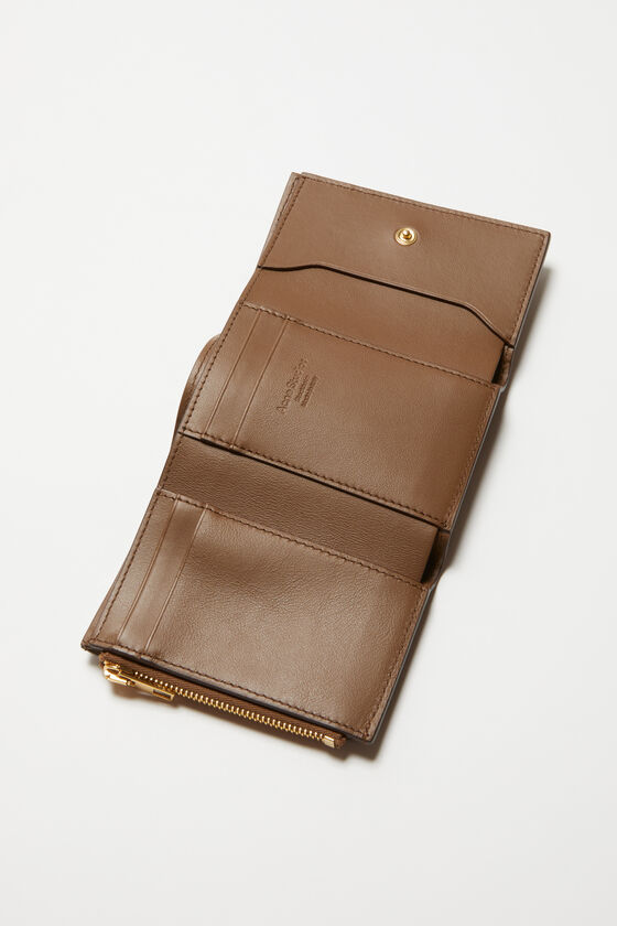 Acne Studios - Musubi 折り財布 - キャメルブラウン 