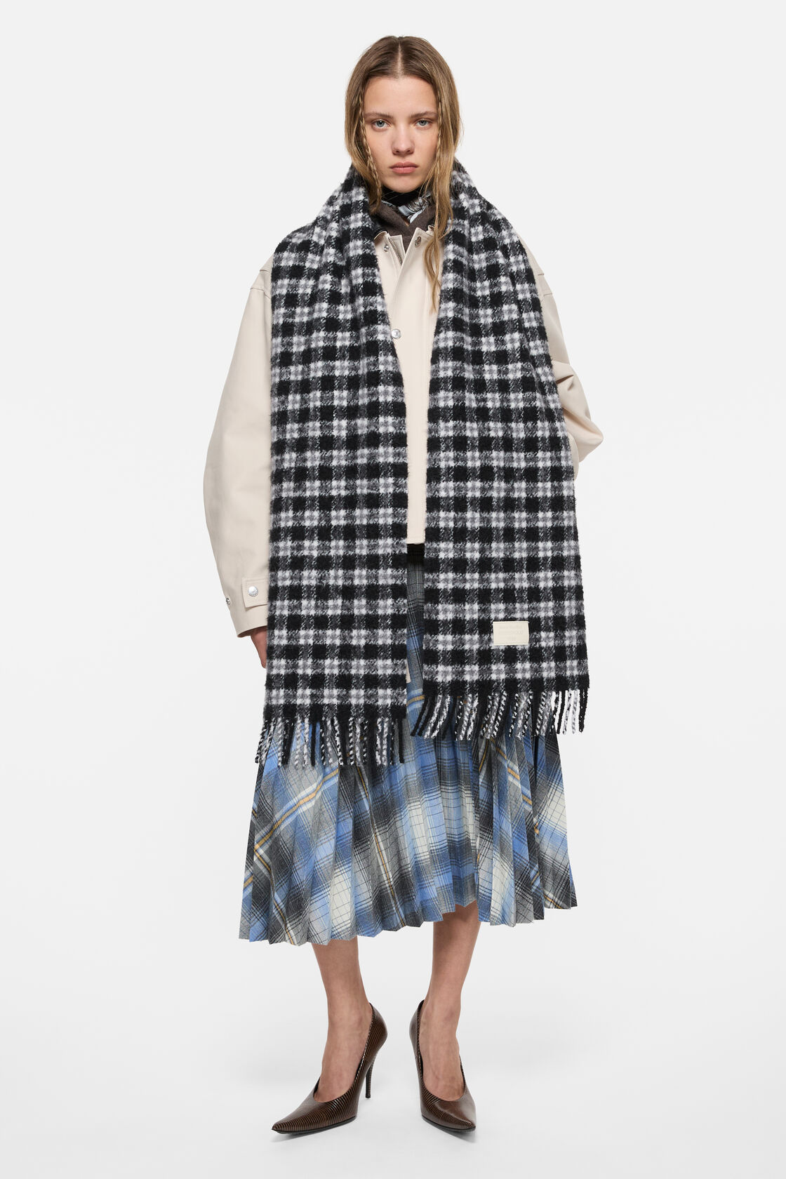 Checked logo scarf, White/black, 2000x