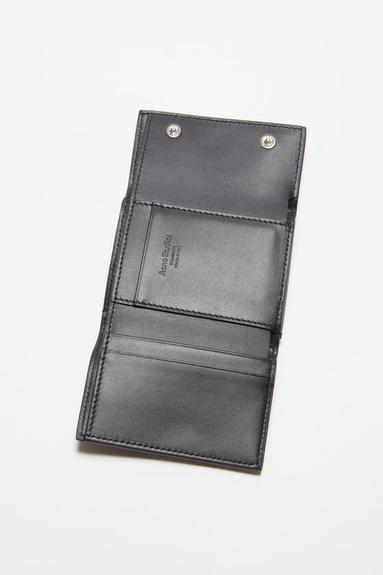 Acne Studios - Trifold leather wallet - Black 