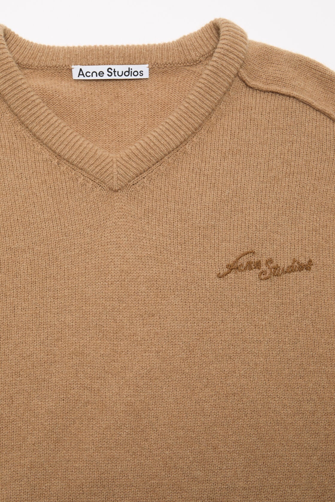 Camel hair v-neck sweater, Light camel, 2000x