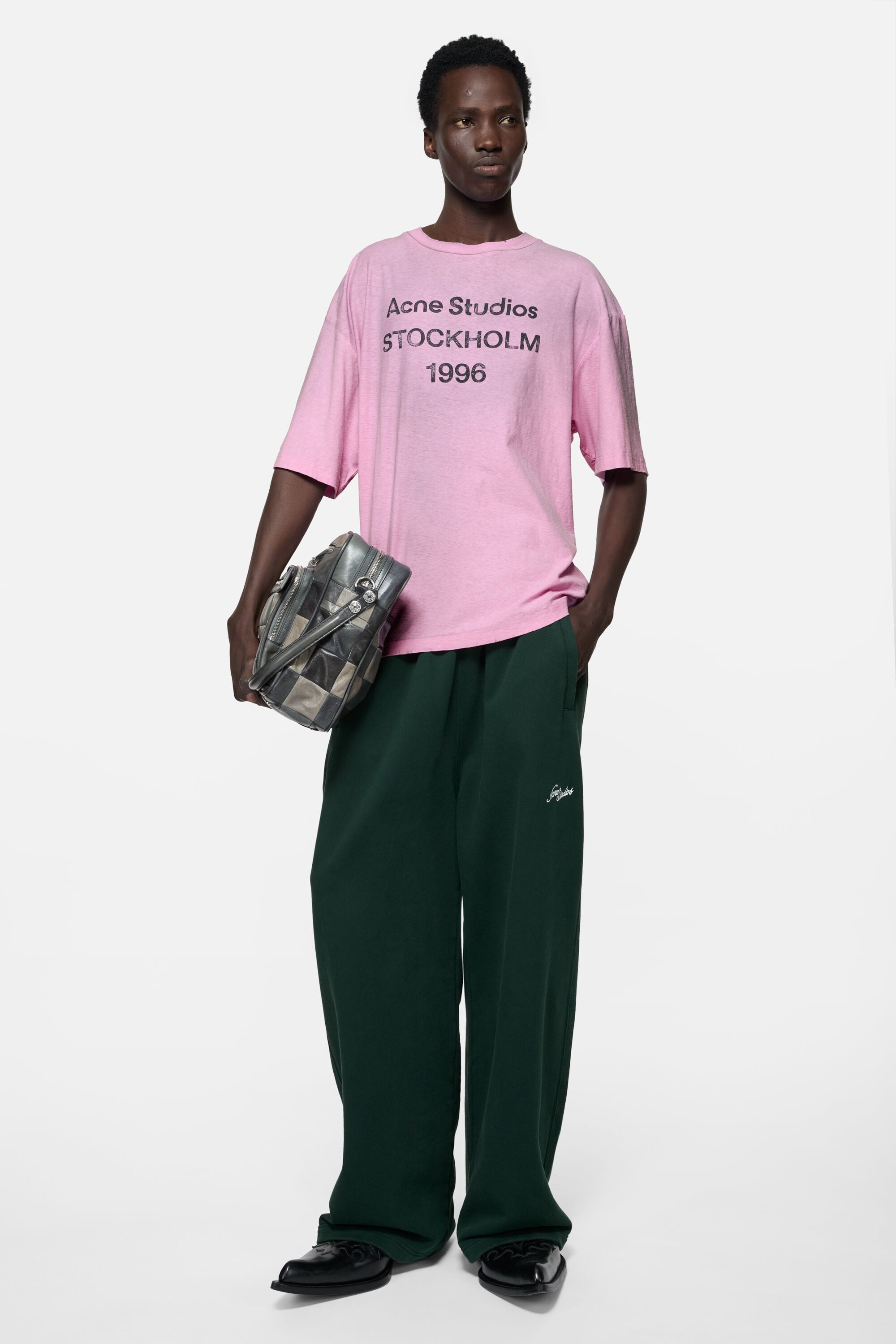 Acne Studios - Sprayed logo t-shirt - Cotton candy pink