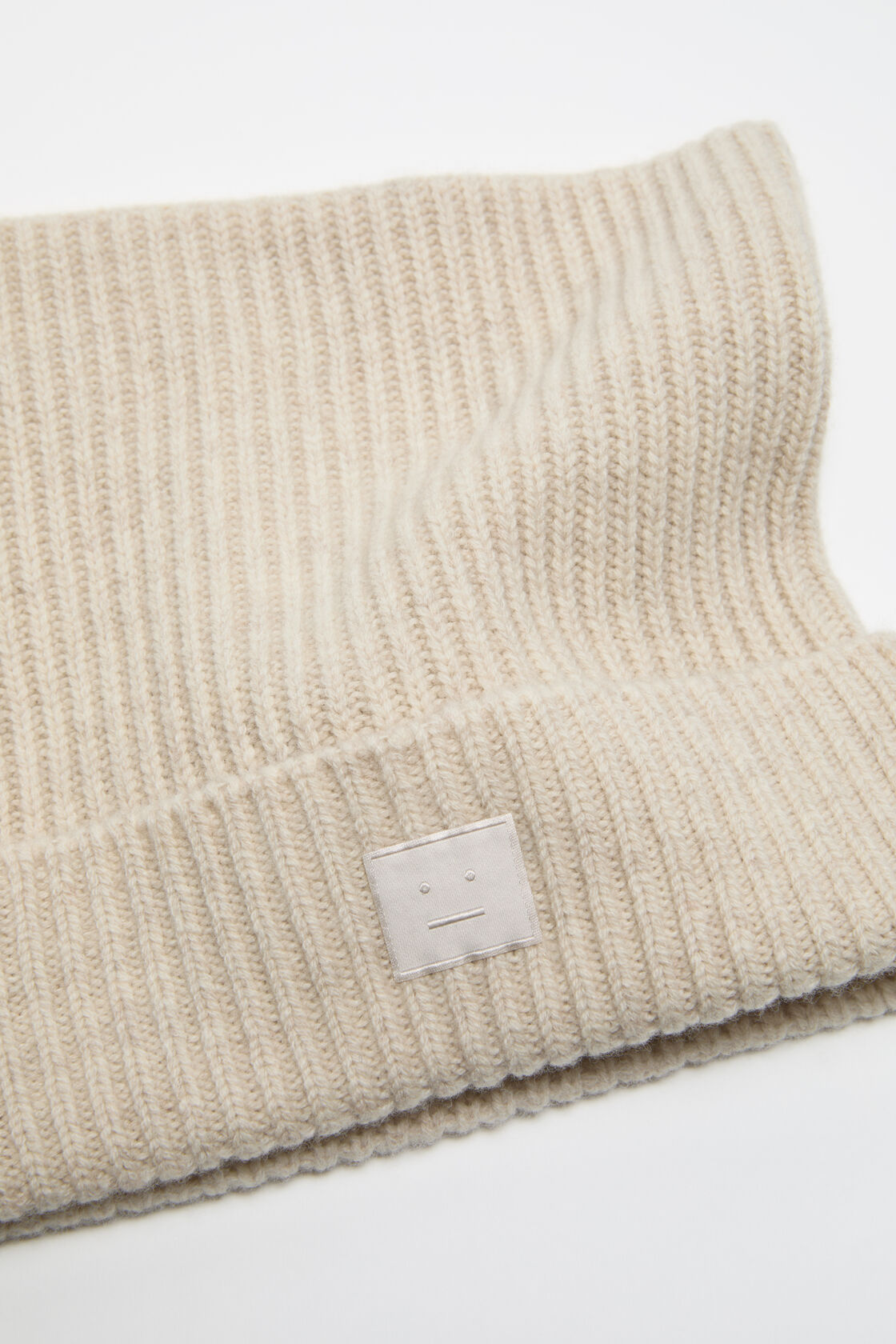 Face logo square beanie, Oatmeal melange, 2000x