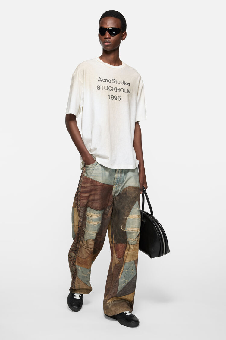 FN-UX-TSHI000013, Dusty white