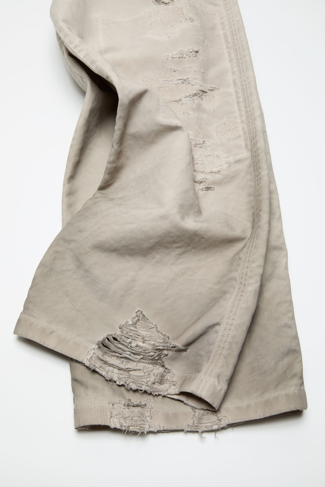 Mended trousers - Regular fit, Light taupe, 2000x