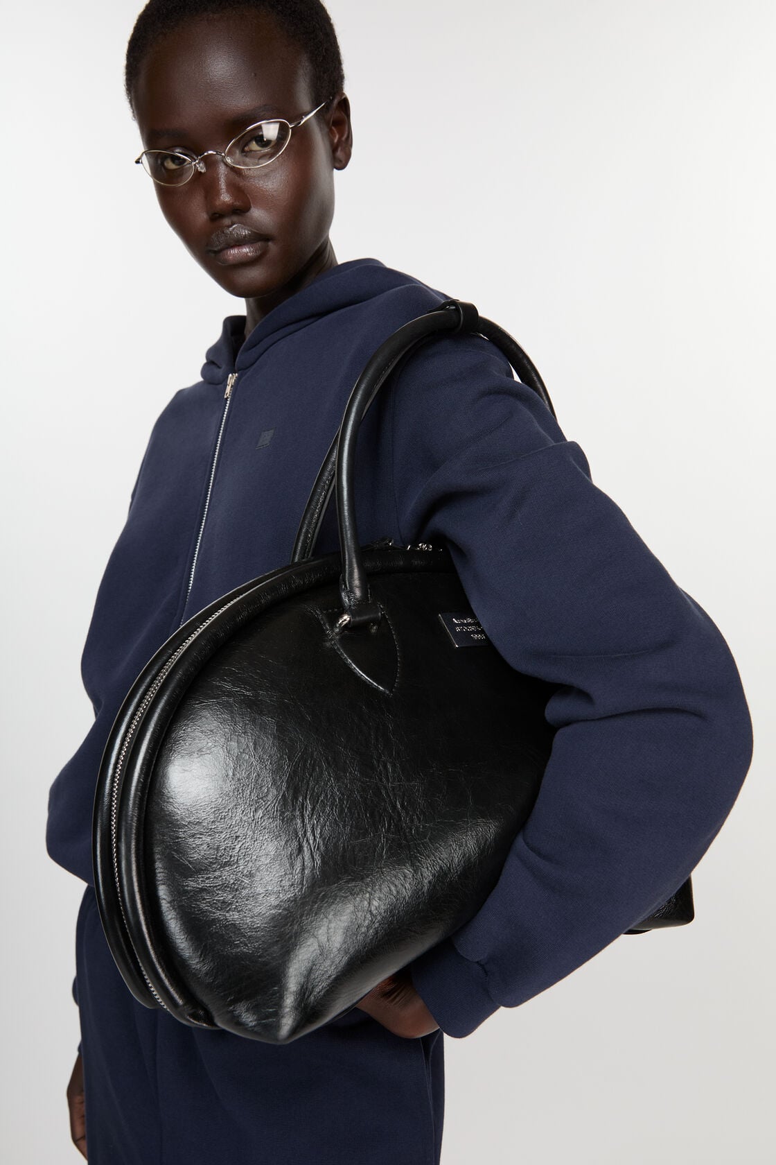 Bowlina shoulder bag, Black, 2000x