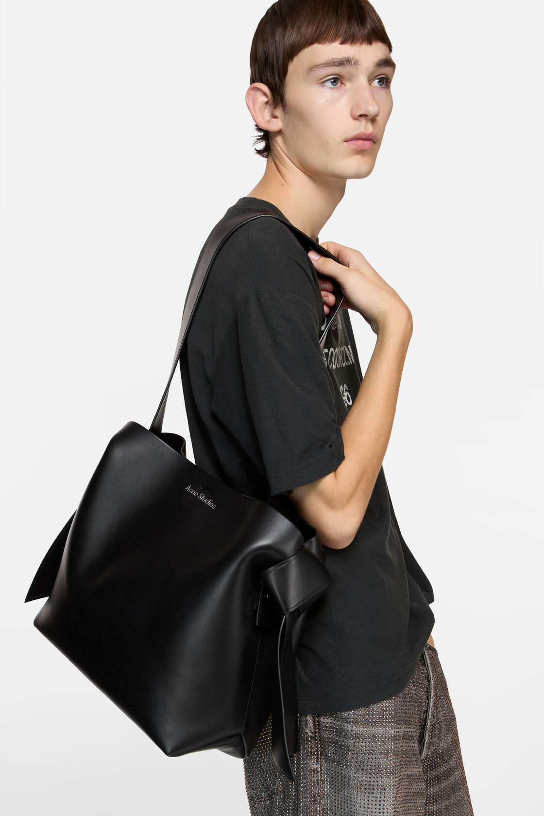 Musubi midi shoulder bag, Black, 2000x
