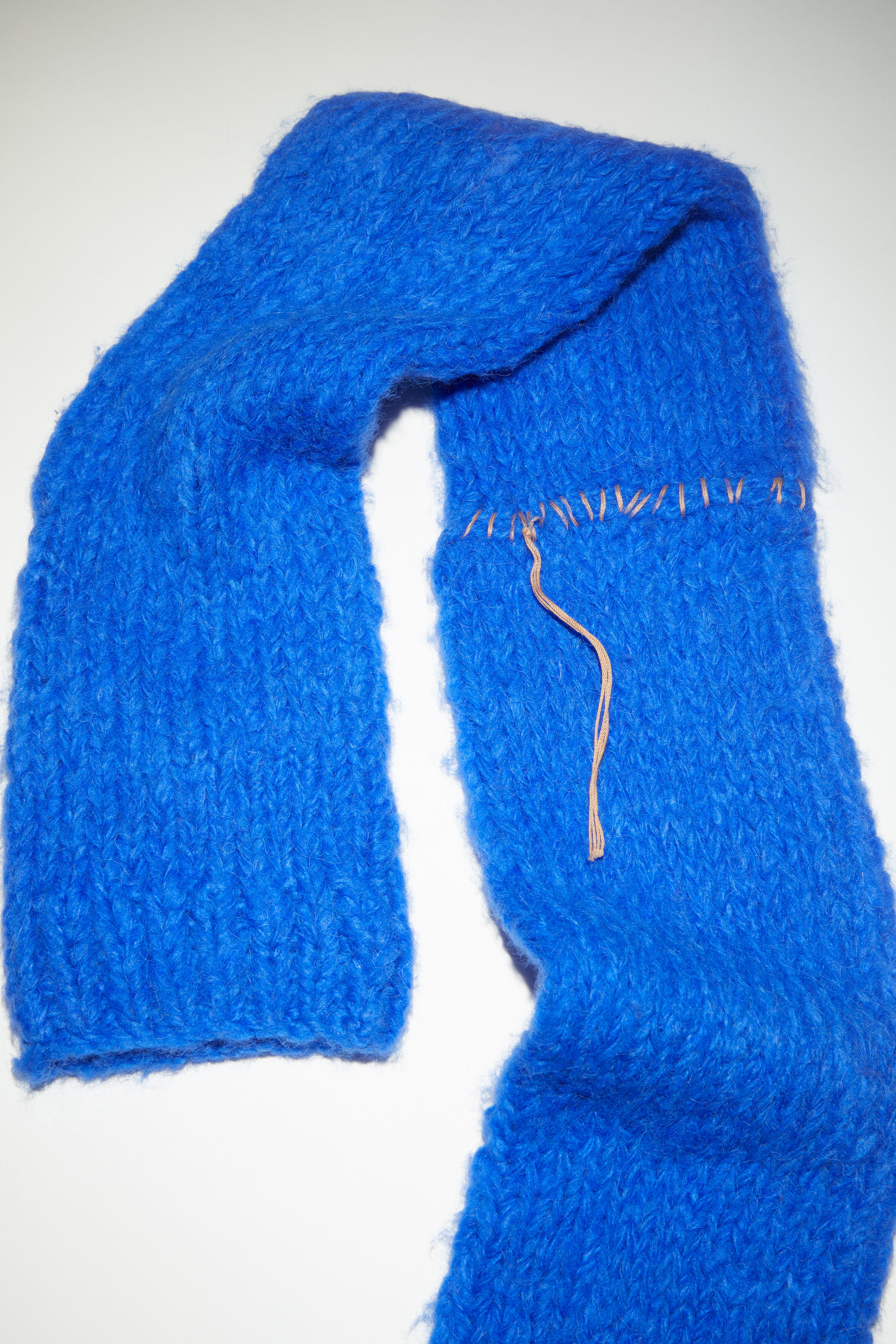 아크네 스튜디오 Acne Studios Alpaca blend sleeve scarf - Deep blue