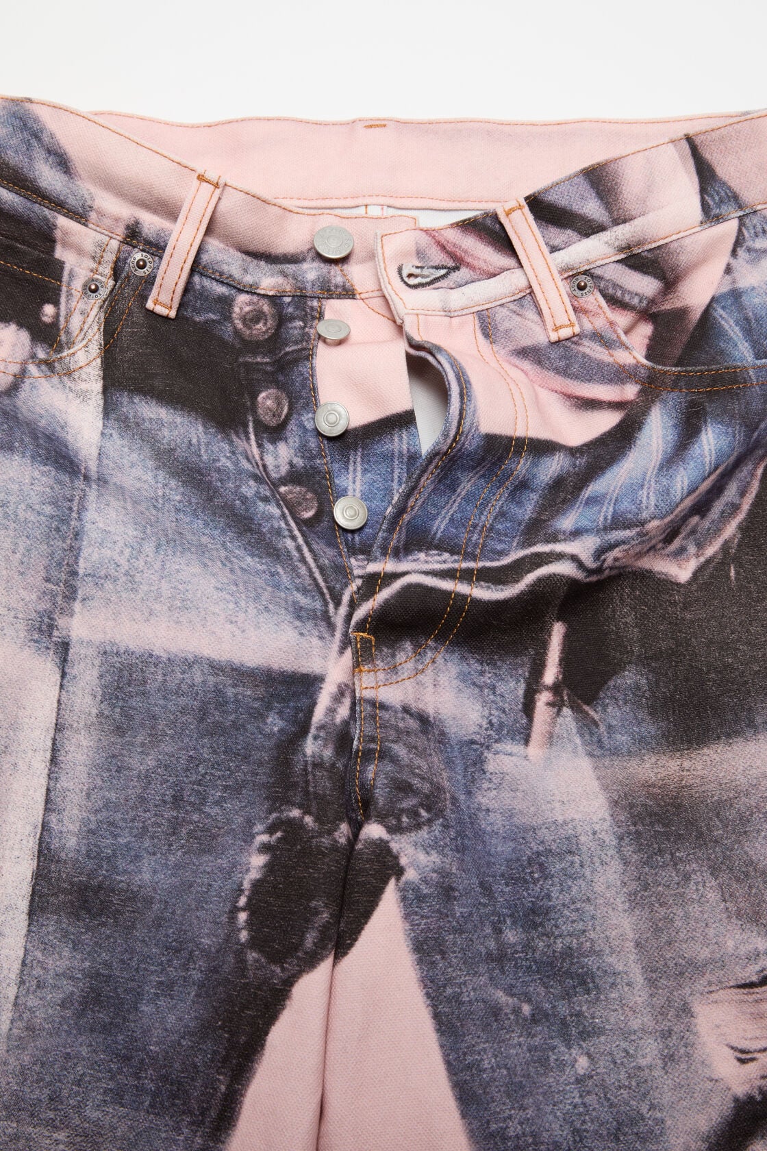 Trompe-l'&oelig;il jeans - 1981, Pink/blue, 2000x