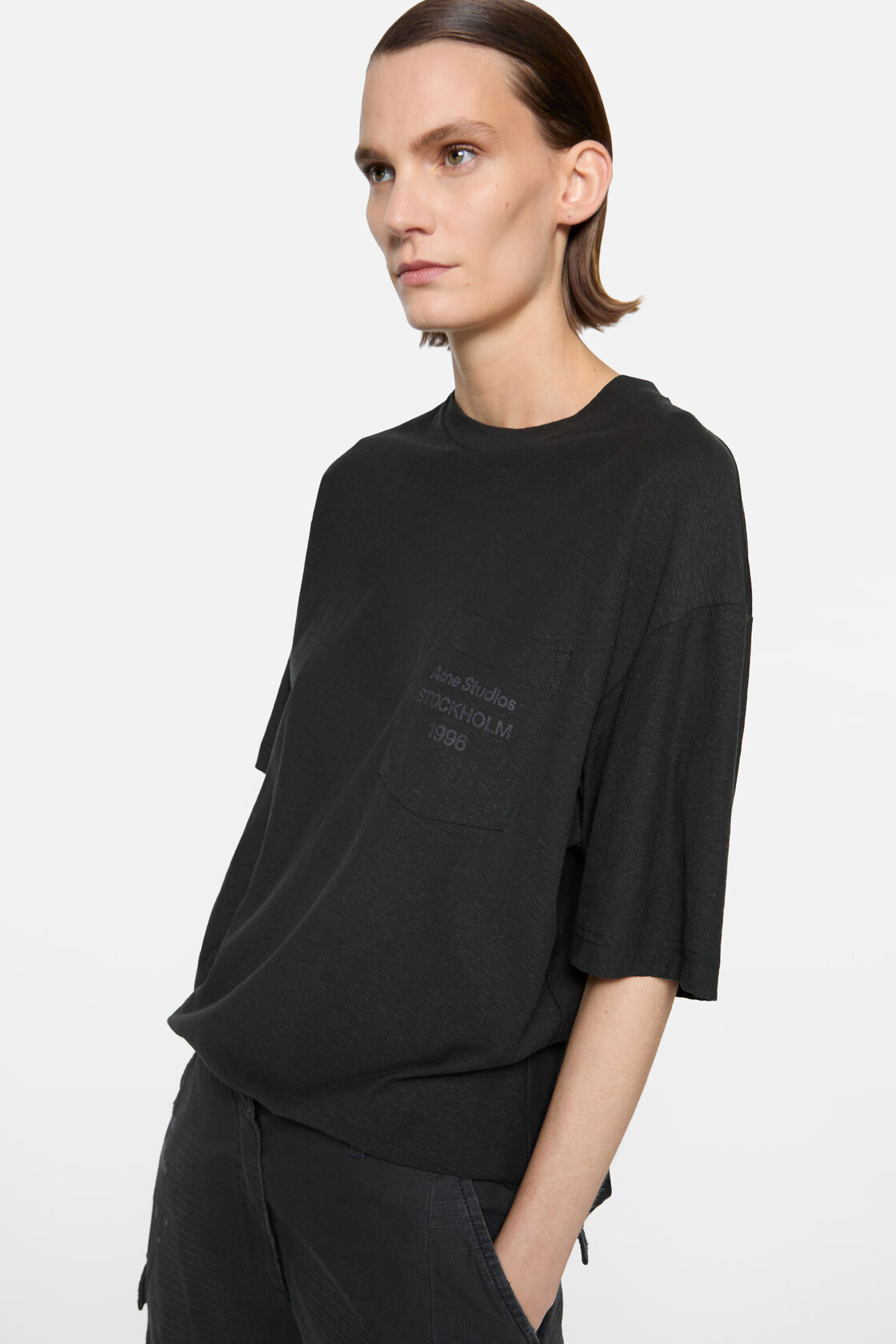 Logo t-shirt - Relaxed unisex fit, Black, 2000x