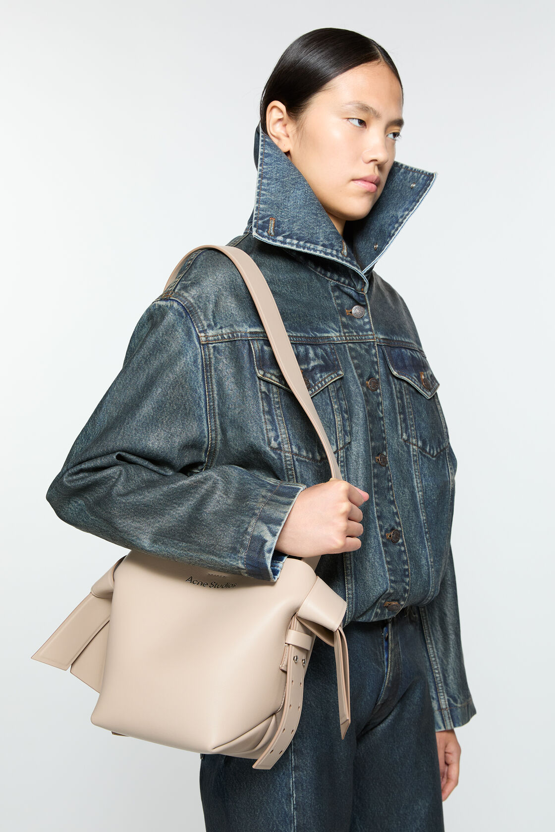 Musubi mini shoulder bag, Taupe beige, 2000x