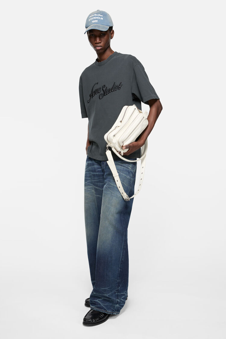 FN-UX-TSHI000143, Faded black