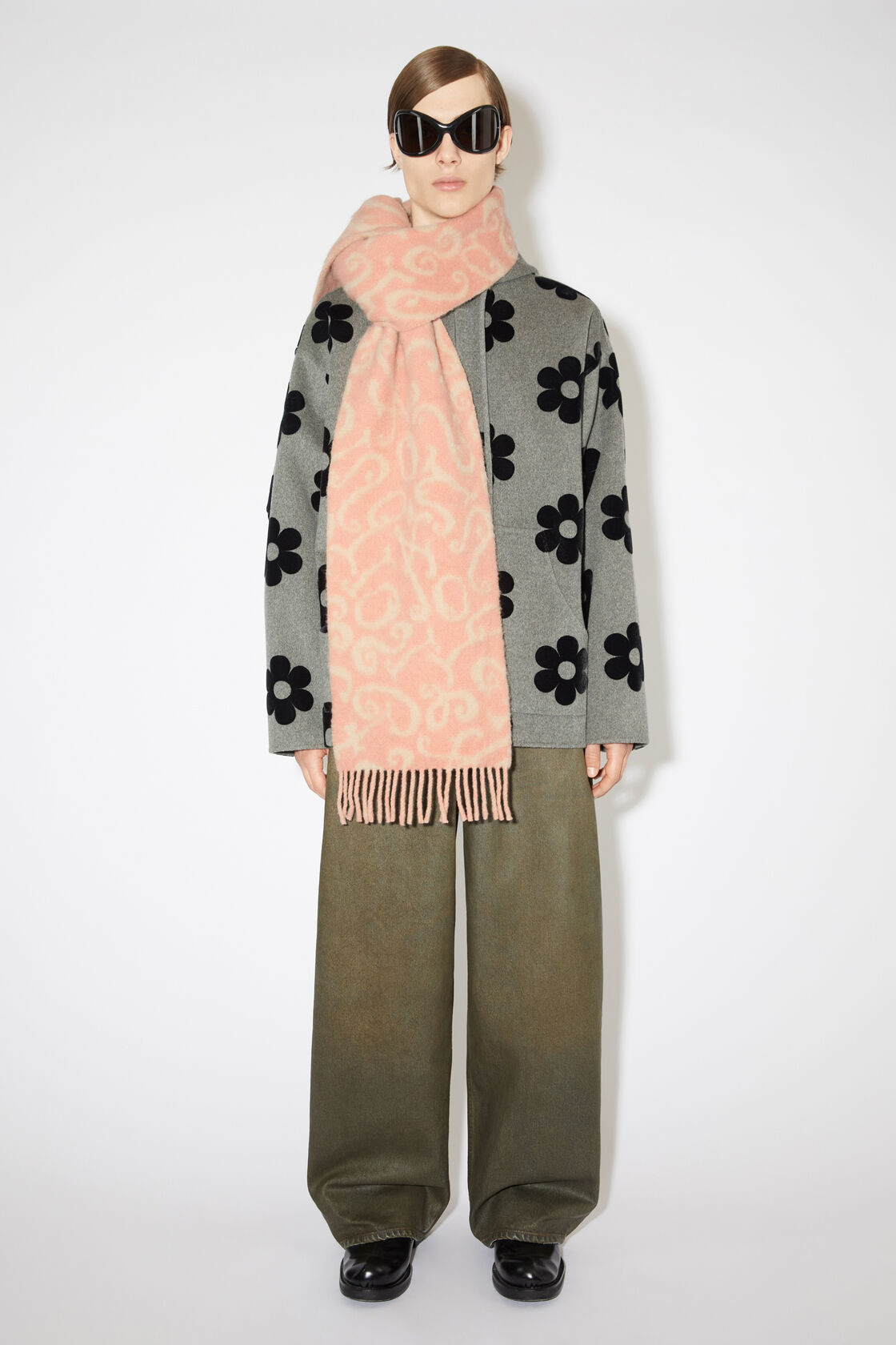 Monogram jacquard scarf, Pink/light pink, 2000x