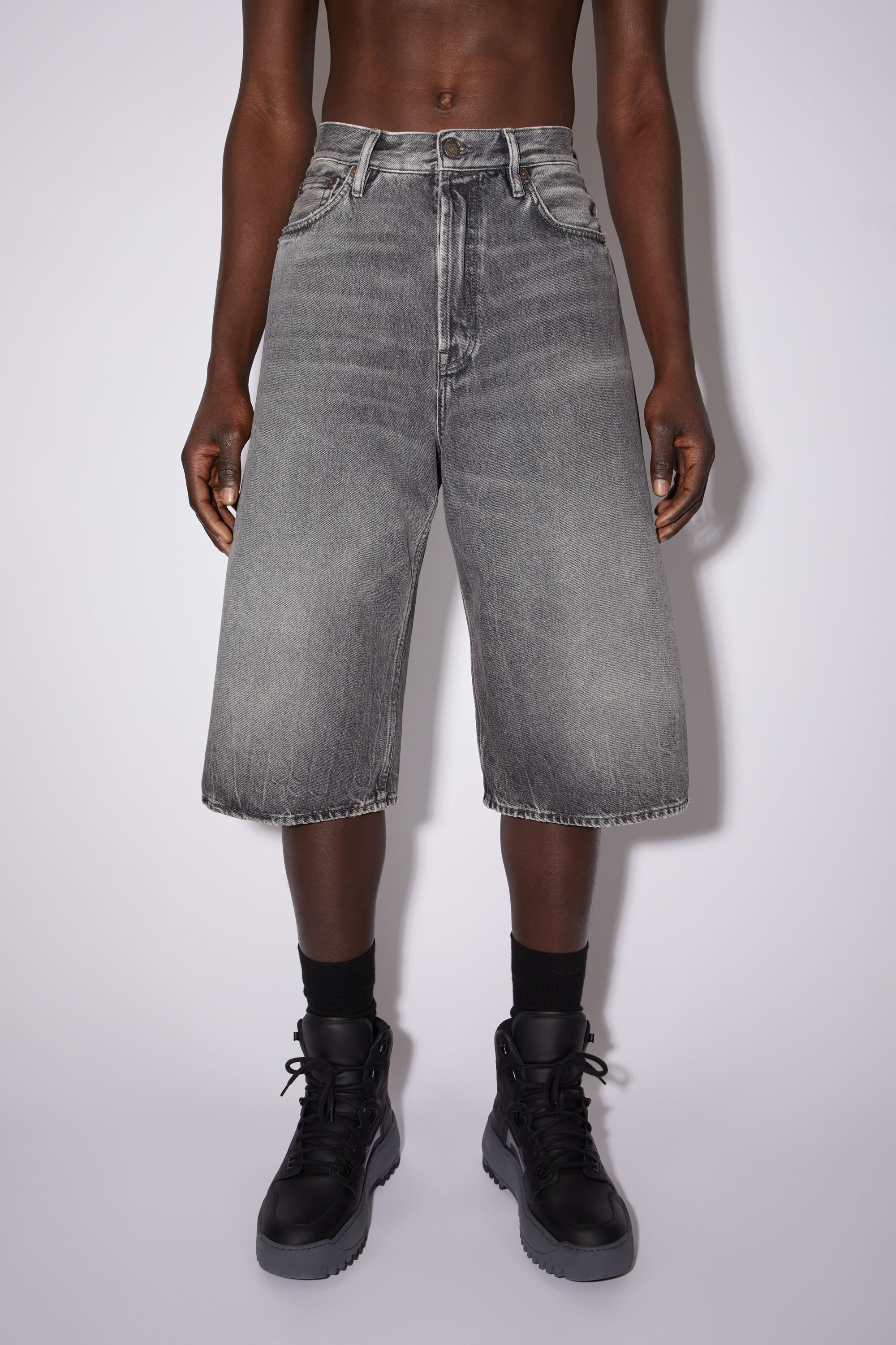 아크네 스튜디오 Acne Studios Loose fit denim shorts - Black