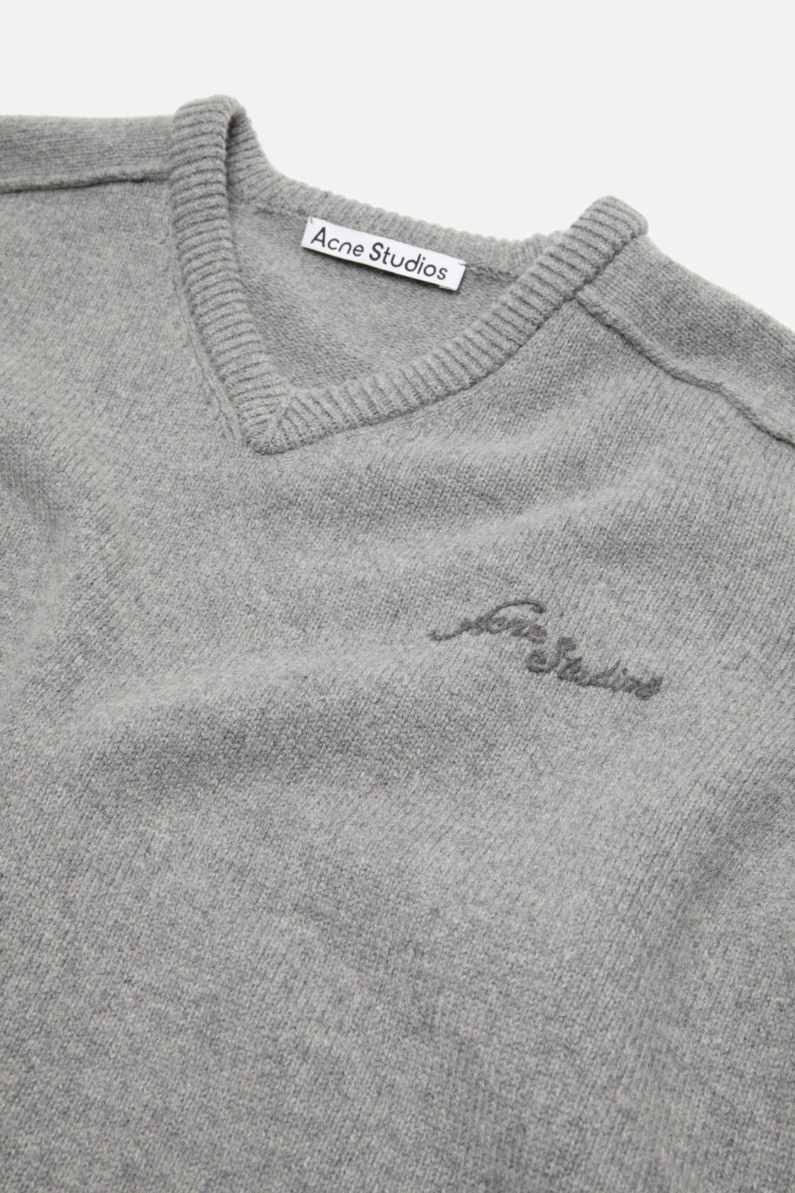 Wool v-neck sweater, Dark Grey Melange, 2000x