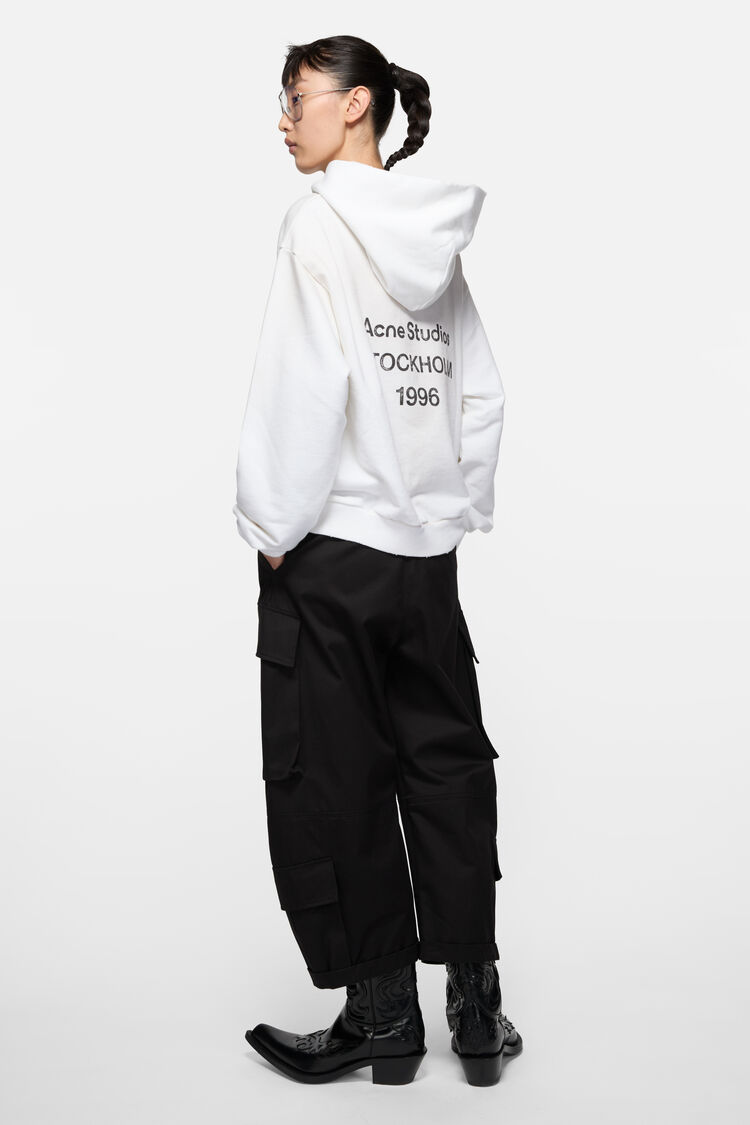 FN-UX-SWEA000020, Dusty white