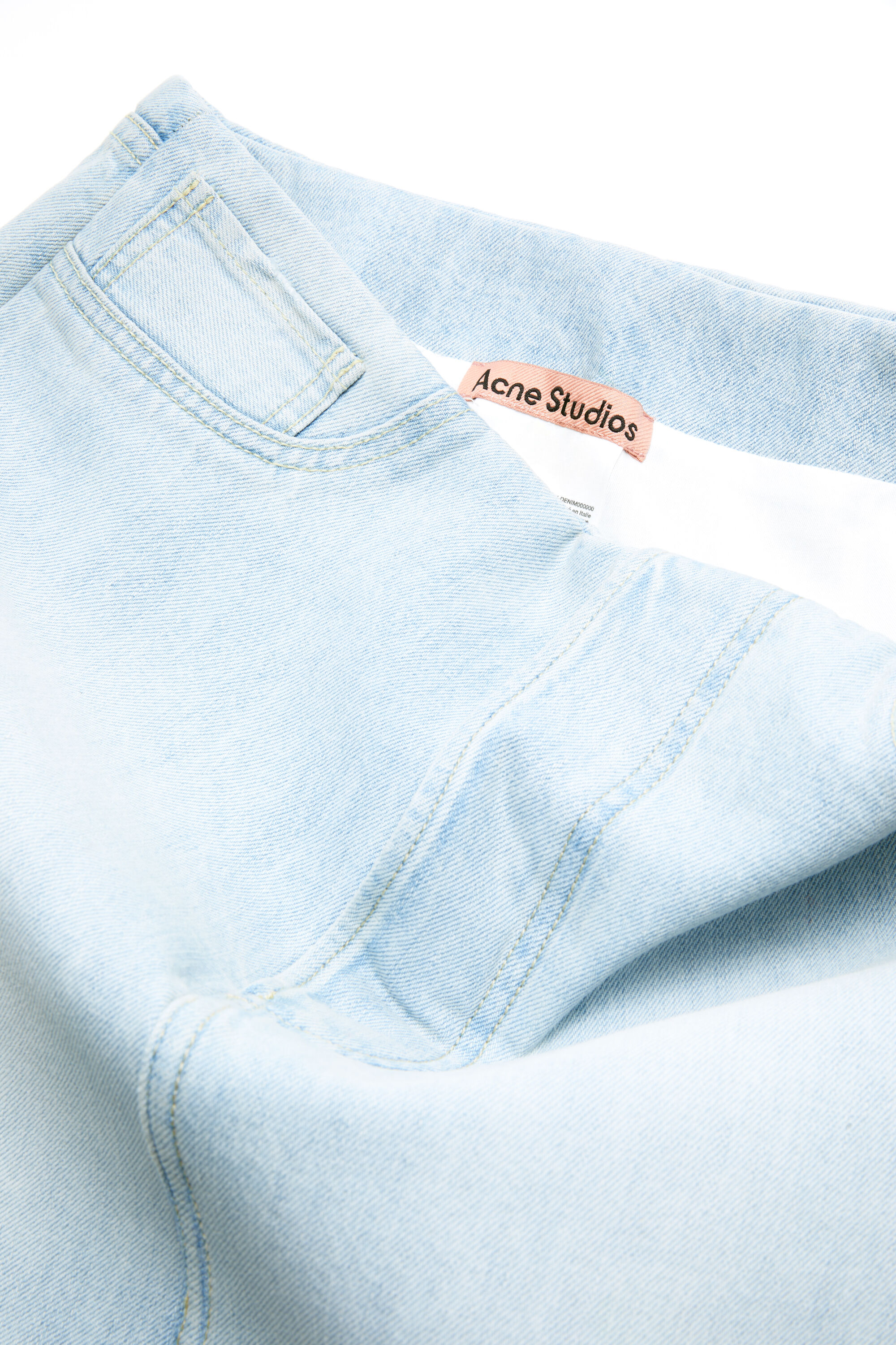 Acne Studios リボンプリントスカートジェニ着用