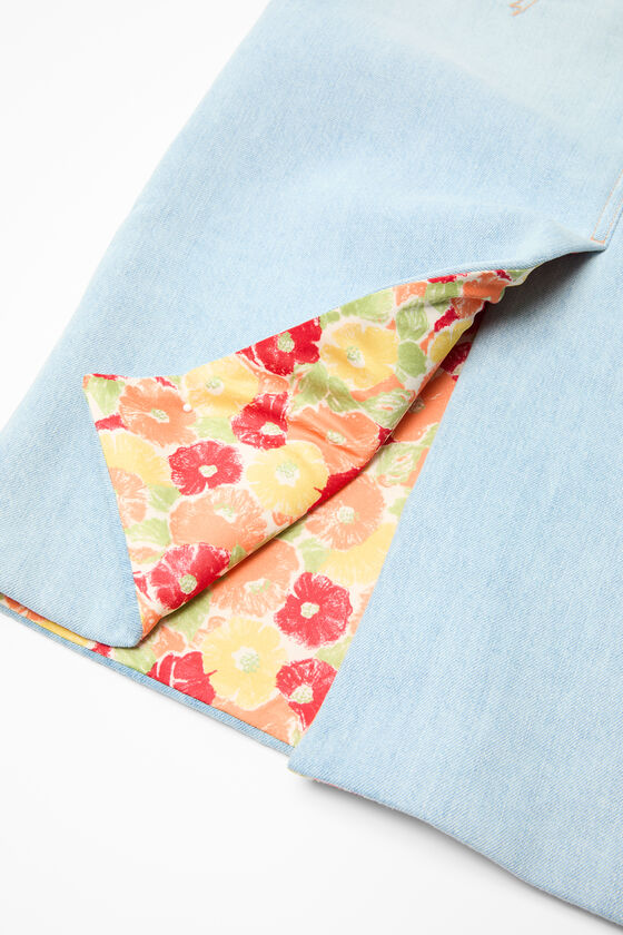 Acne 知れん Studios リボンプリントスカート ジェニ着用 