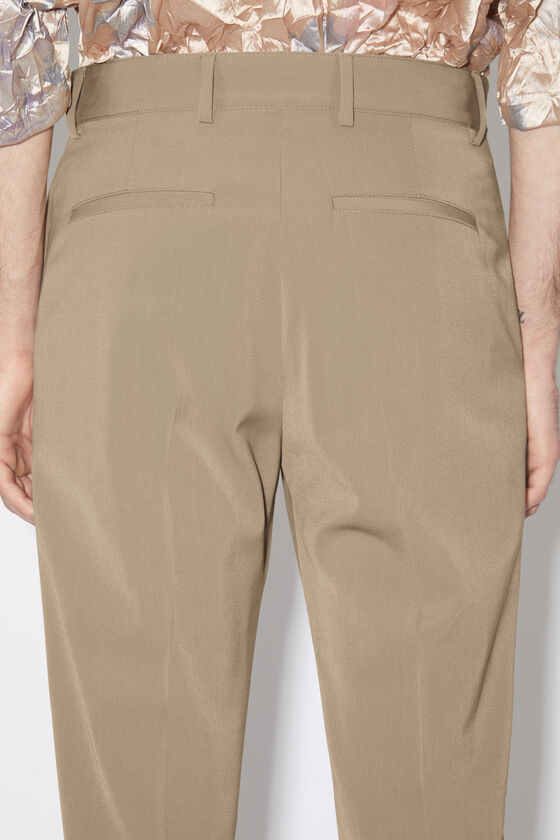 Acne Studios - Figurnahe Hose - Schlammgrau