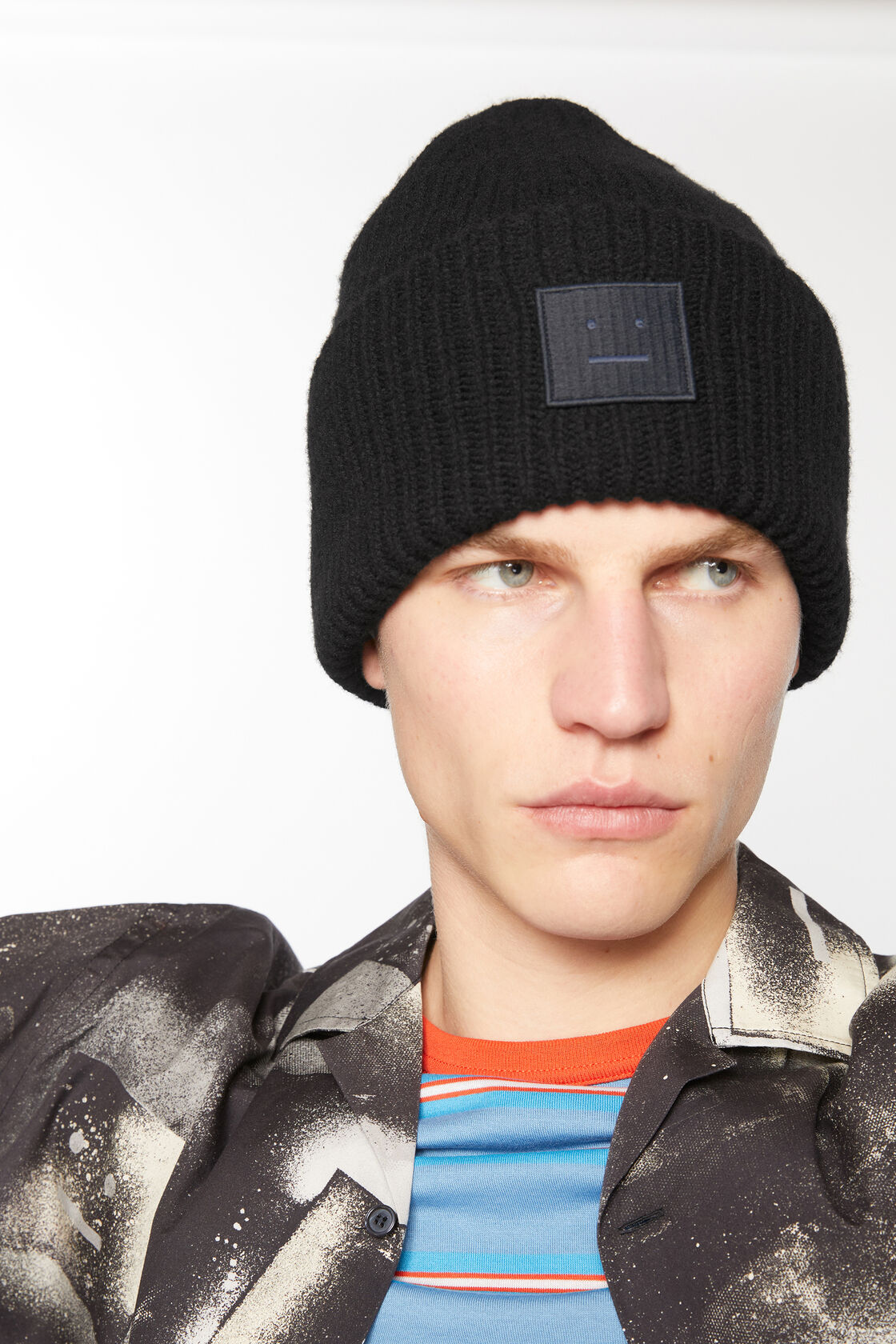 Large face logo beanie, Black, 2000x