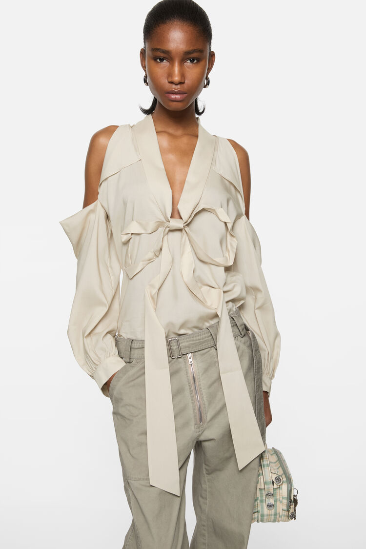 Cut-out blouse with bow