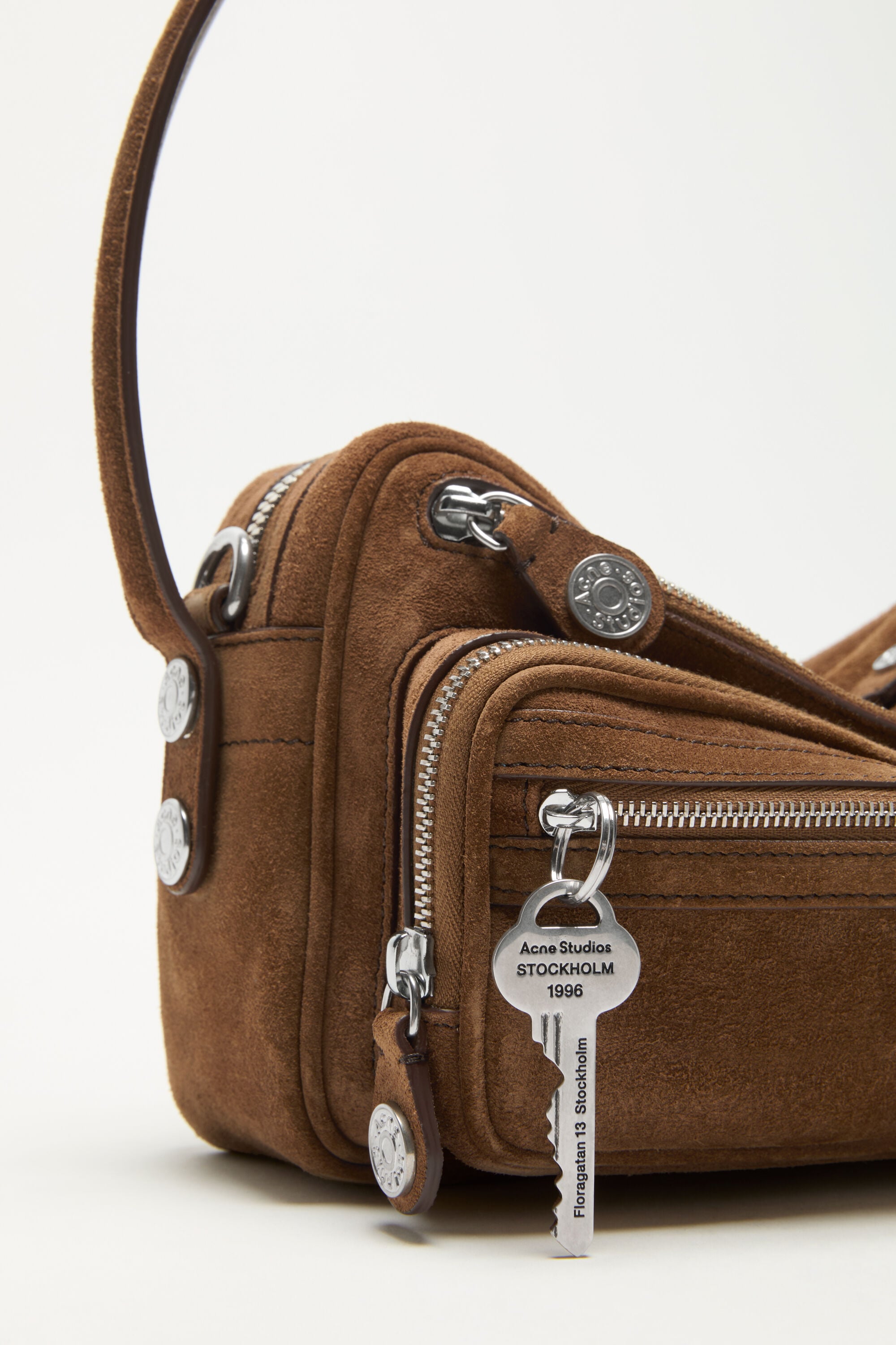 Acne Studios スウェードバッグ ACNE STUDIOS Suede shoulder bag | NET-A-PORTER
