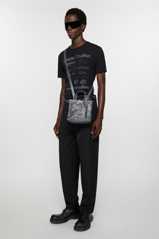 Acne Studios - Mini-Schultertasche mit Logo - Silber Blau 