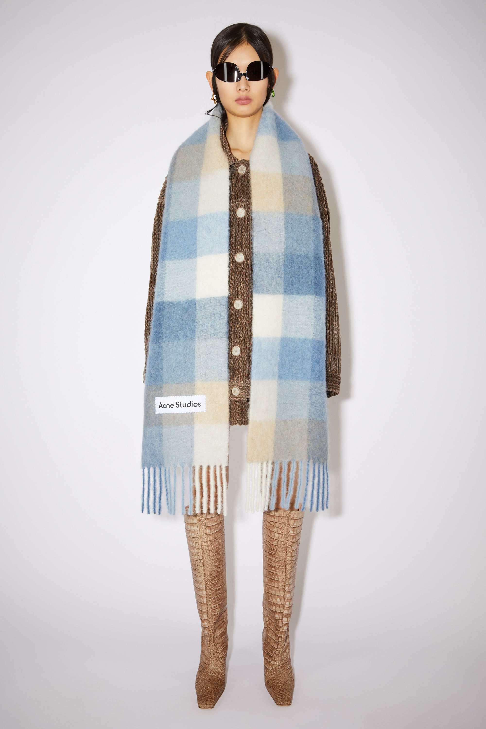 Checked wool fringe scarf