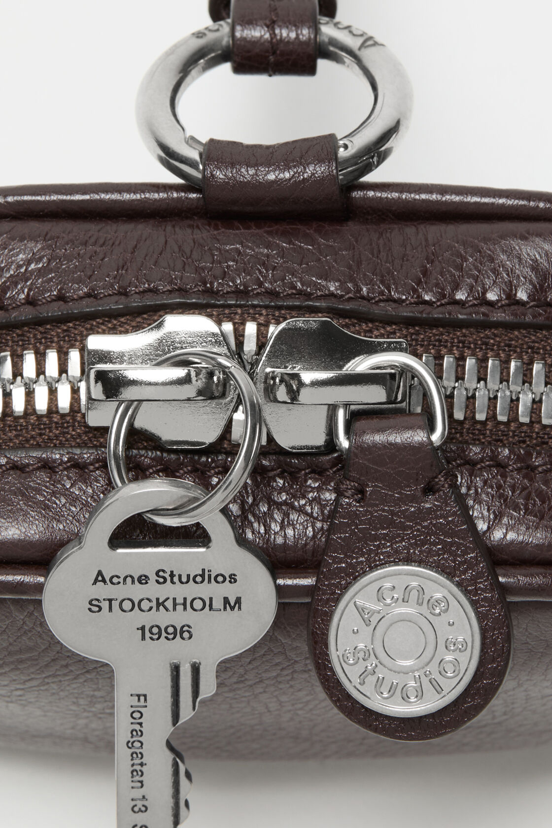 Camero Clip, Chocolate brown, 2000x