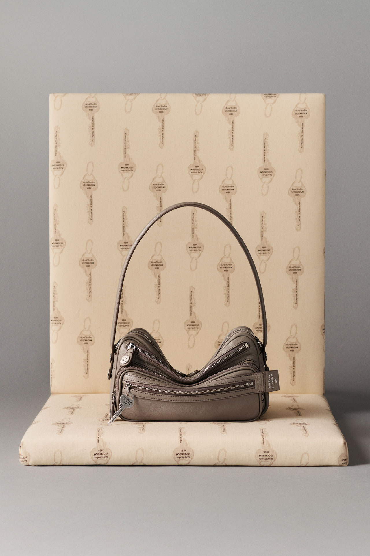 Acne Studios – メンズとウィメンズのレディ・トゥ・ウェア