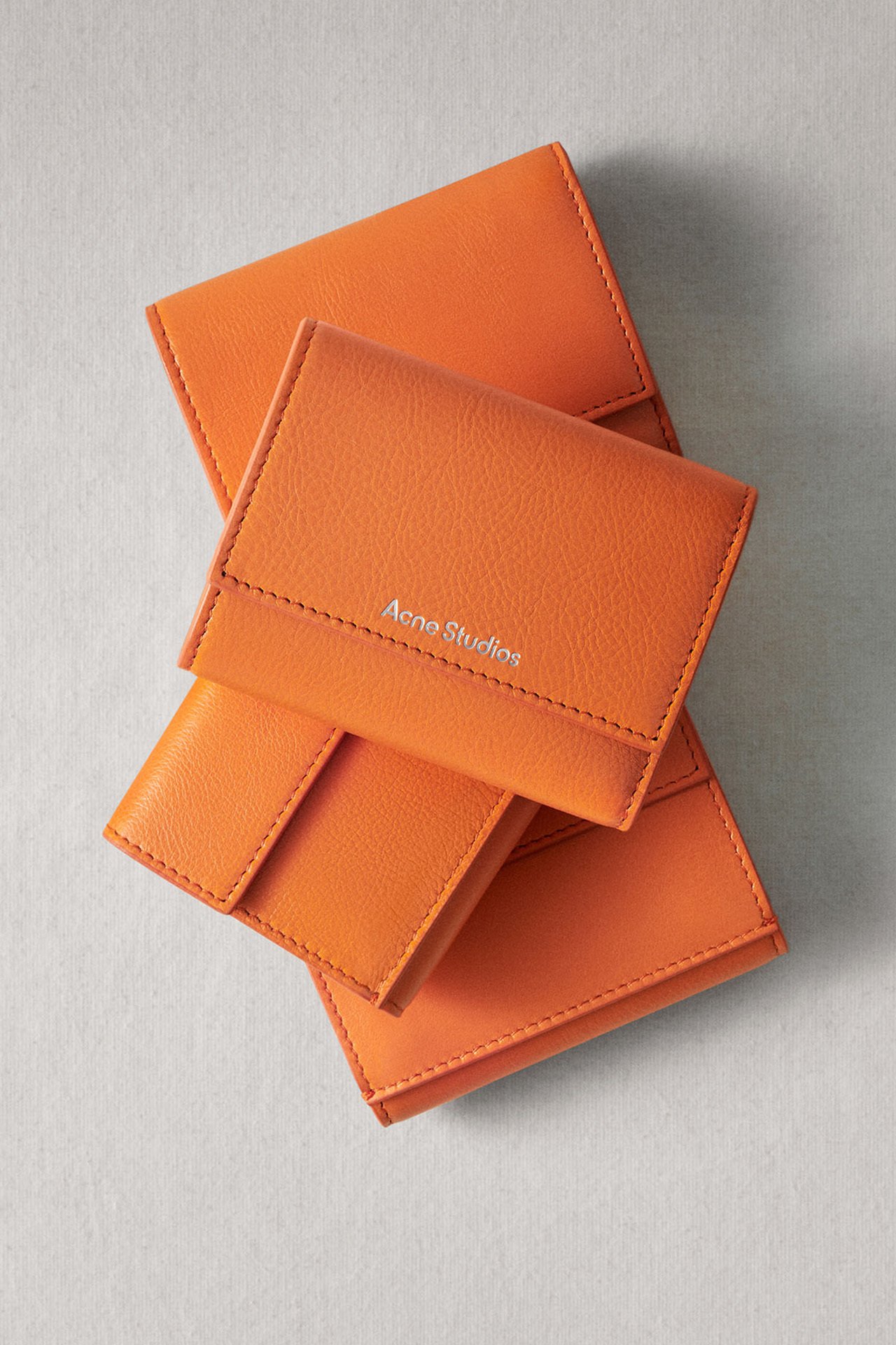 A creative showcase of the Japanese Super Lucky orange small leather goods.