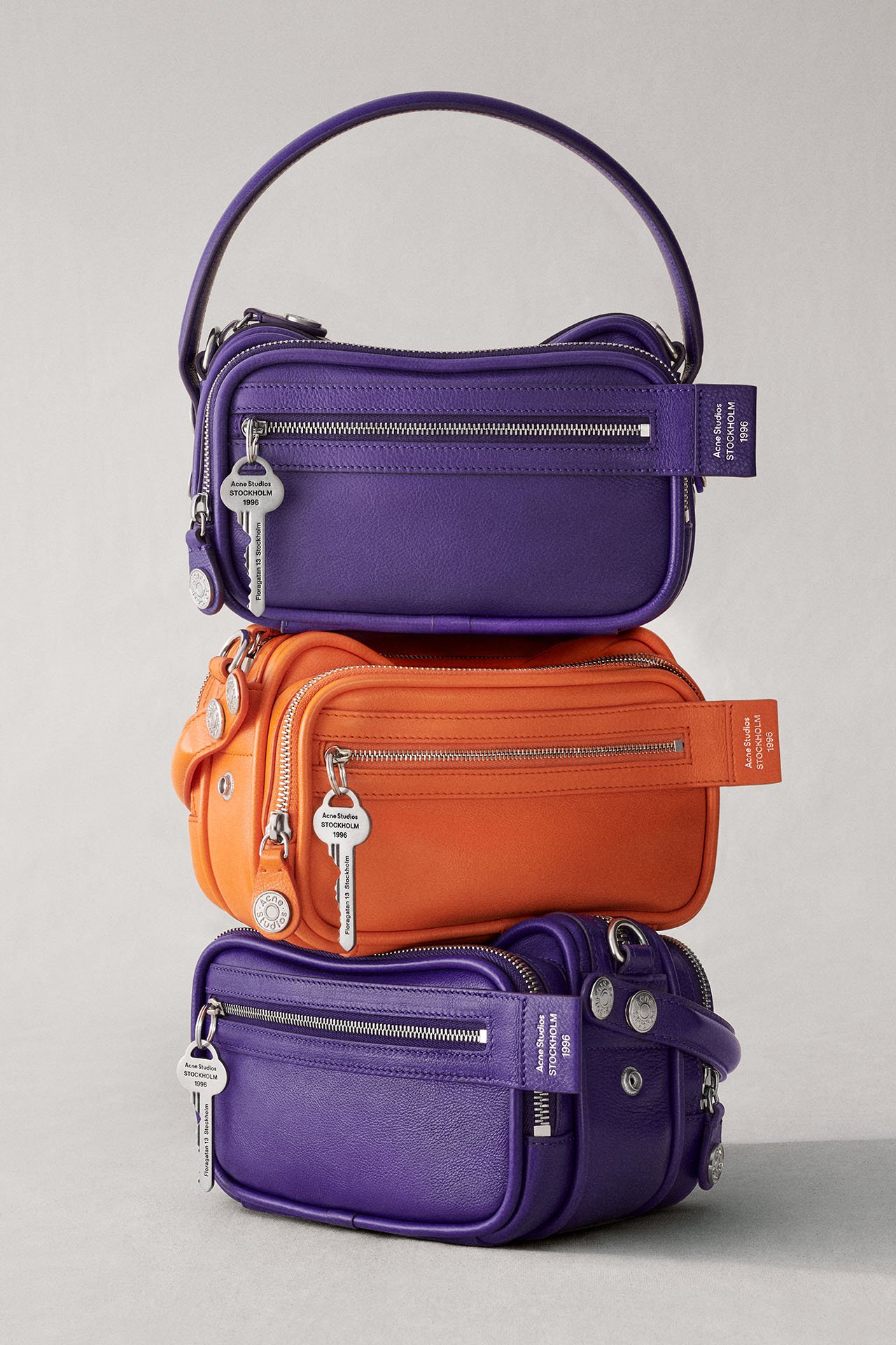 A creative showcase of the Japanese Super Lucky orange small leather goods.