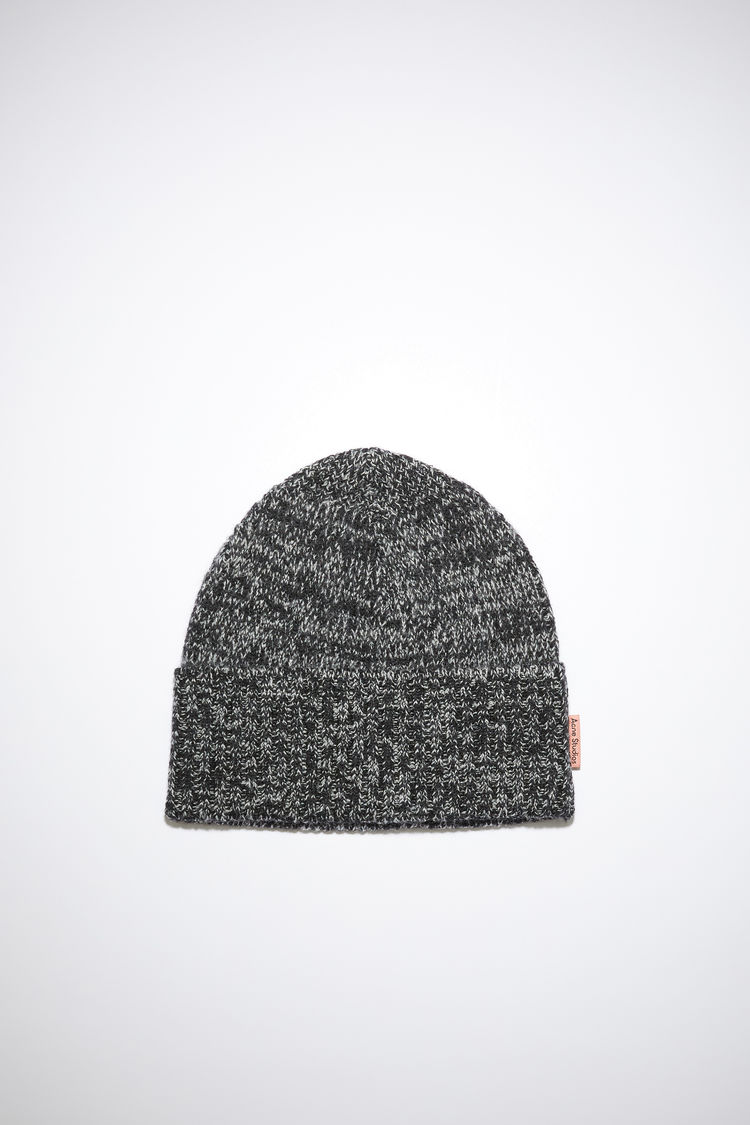 acne beanie black