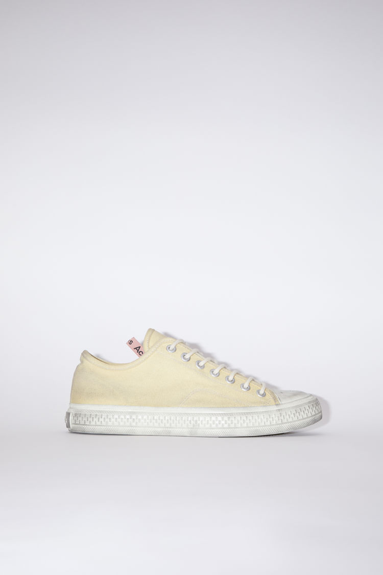 ACNE STUDIOS ACNE STUDIOS BALLOW TUMBLED W PALE YELLOW/OFF WHITE LOW TOP SNEAKERS