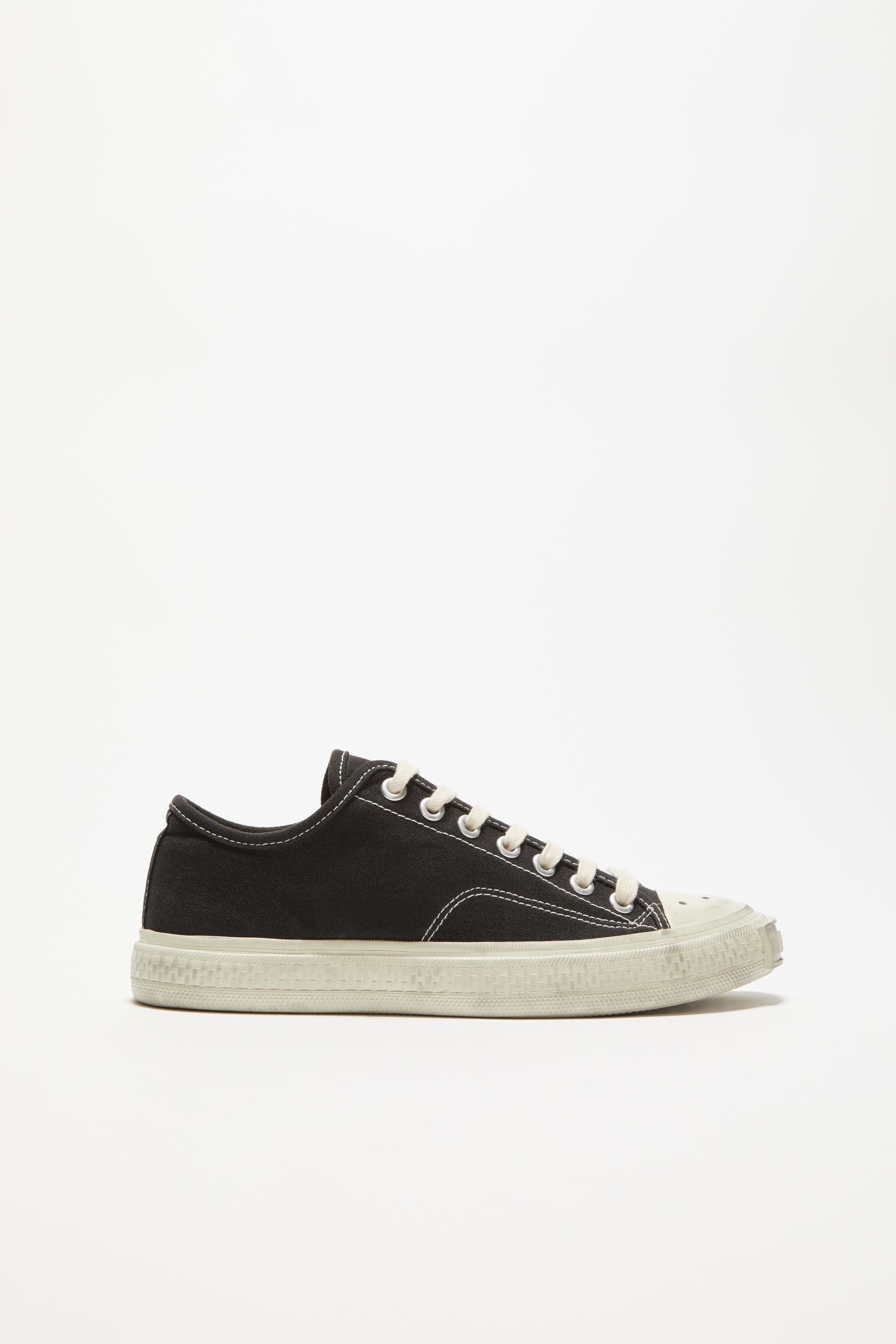 Acne Studios Low Top Sneakers In Black,off White