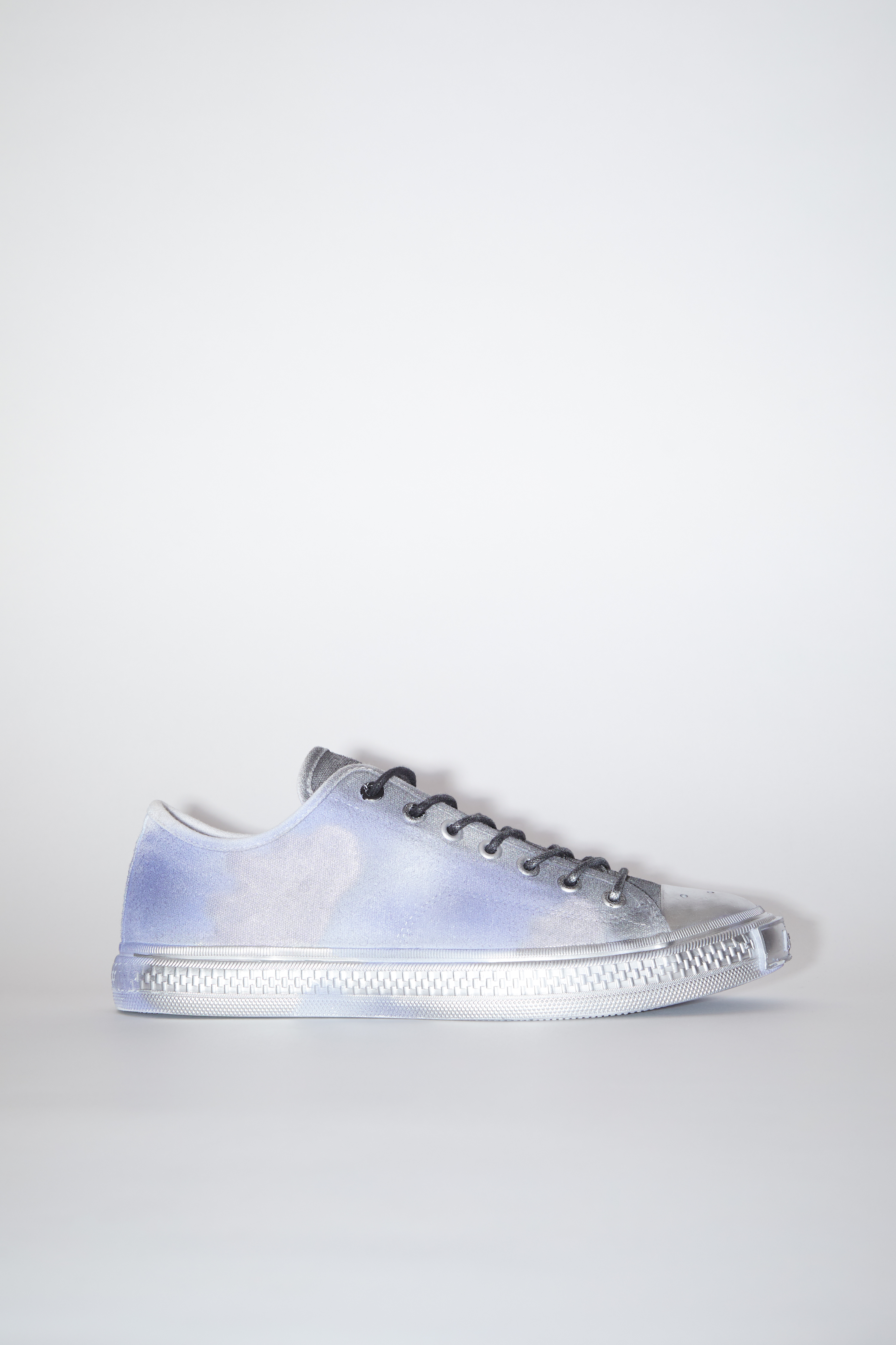 ACNE STUDIOS ACNE STUDIOS BALLOW TAG STAINED M BLUE/BLACK SPRAYED LOW TOP SNEAKERS