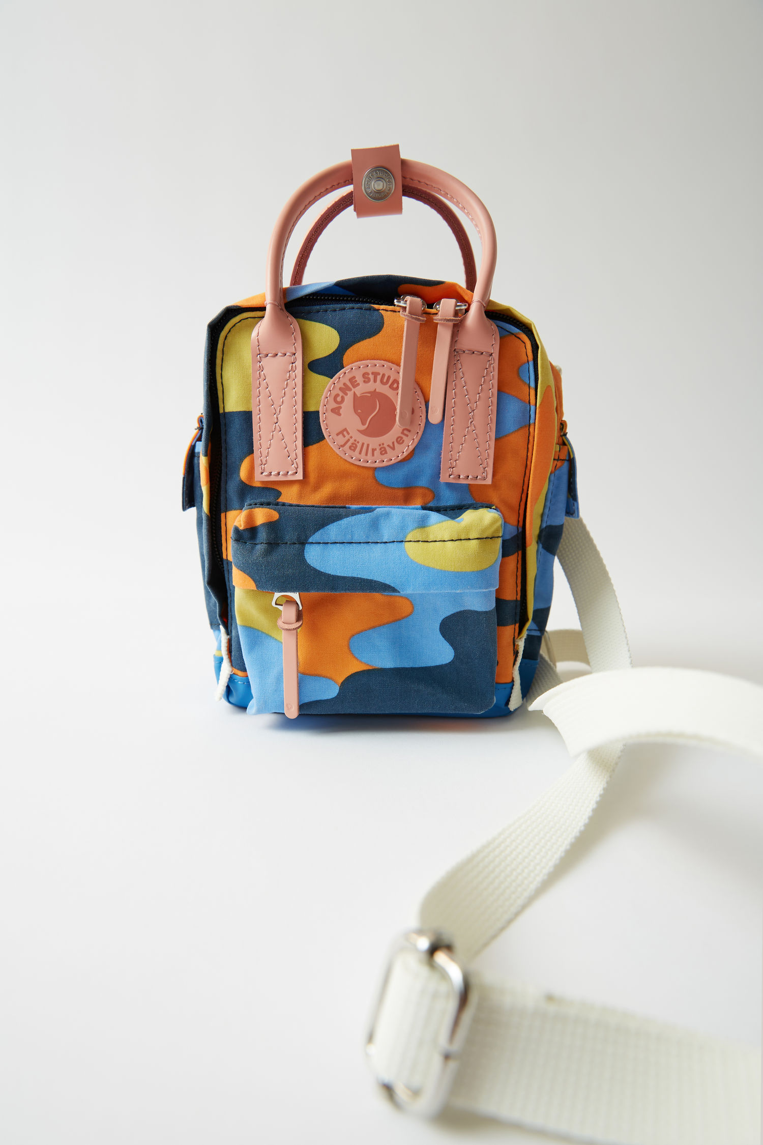 micro scale bag acne