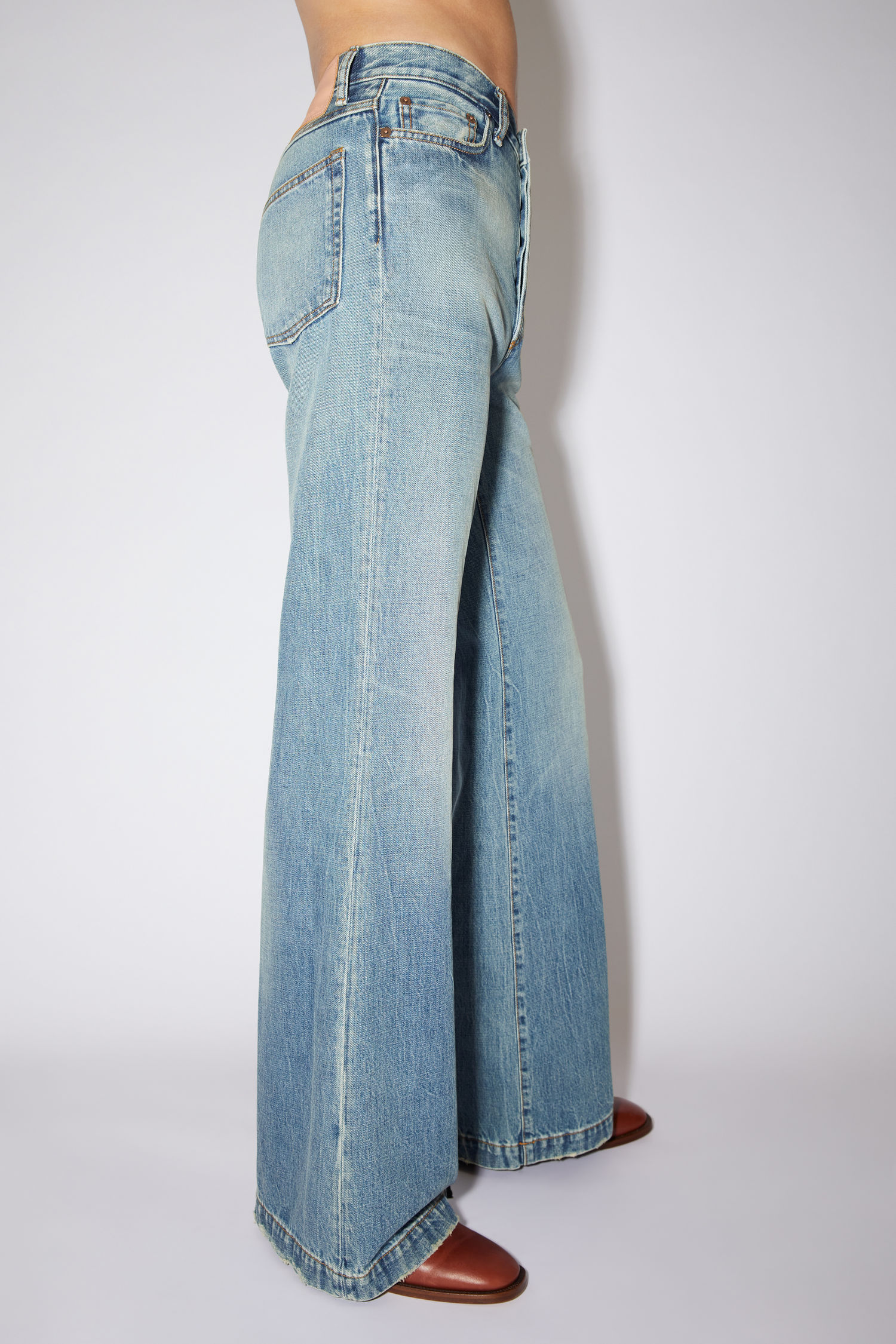 Acne Studios - Bootcut fit jeans - Mid Blue