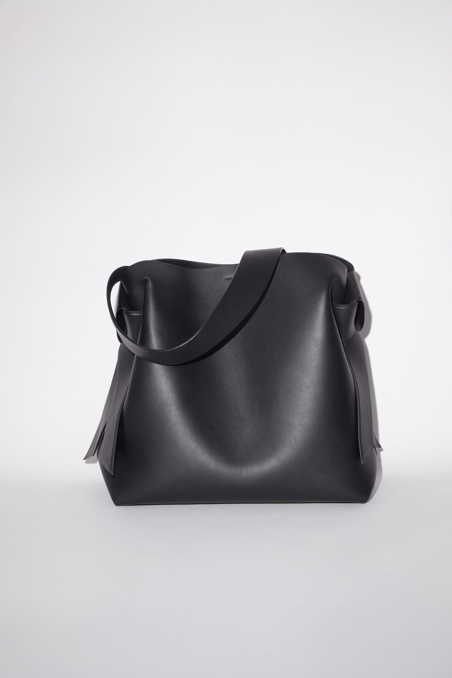 週末価格【使用浅】Acne Studios musubi ショルダー グレー-