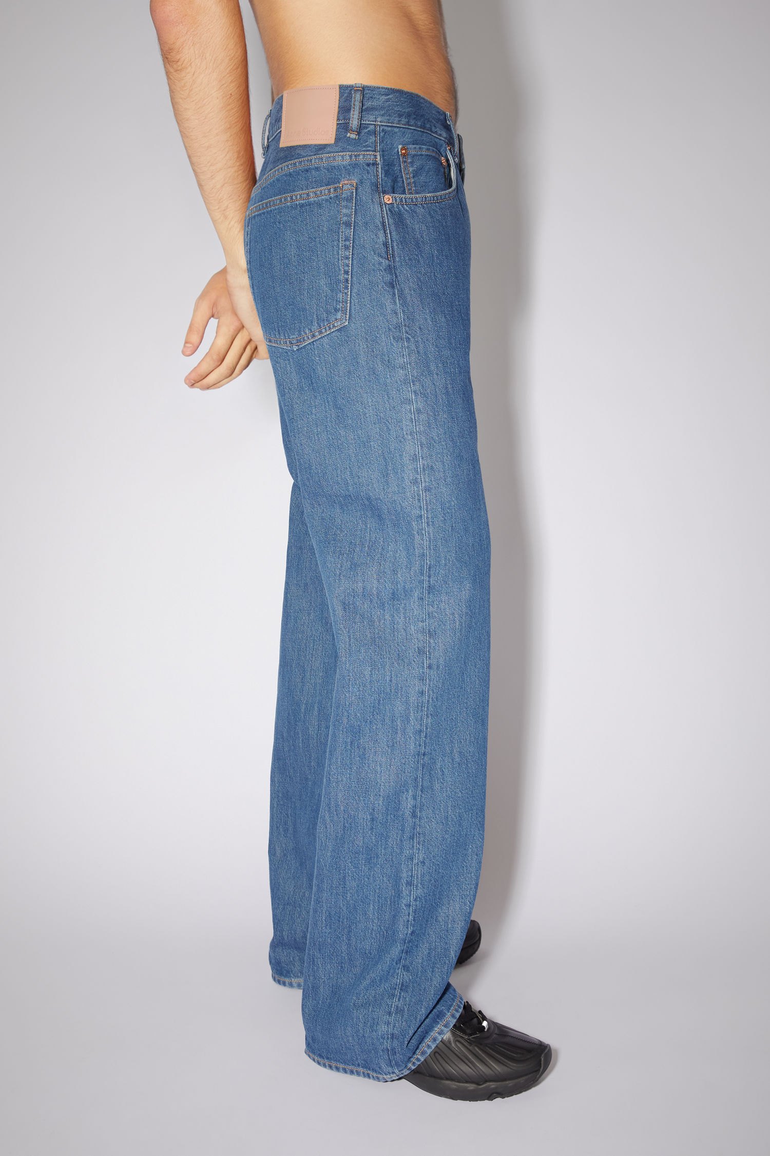 Loose bootcut jeans